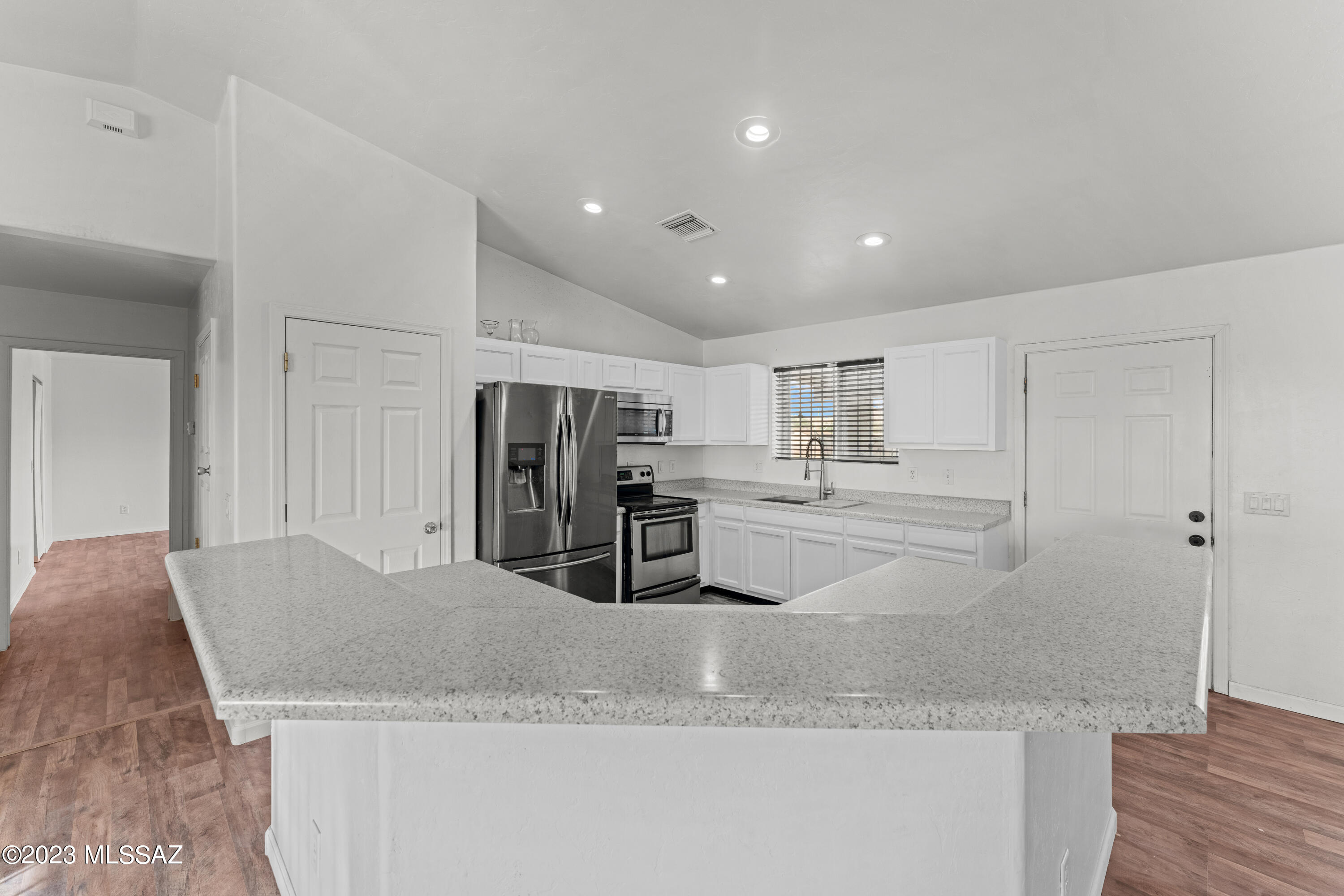 6241 W Santa Paula Street