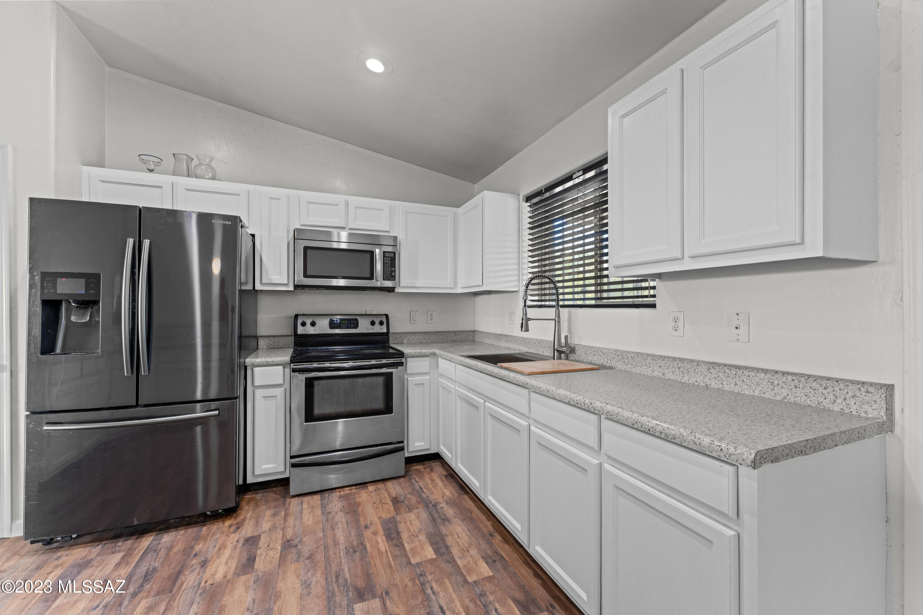 6241 W Santa Paula Street