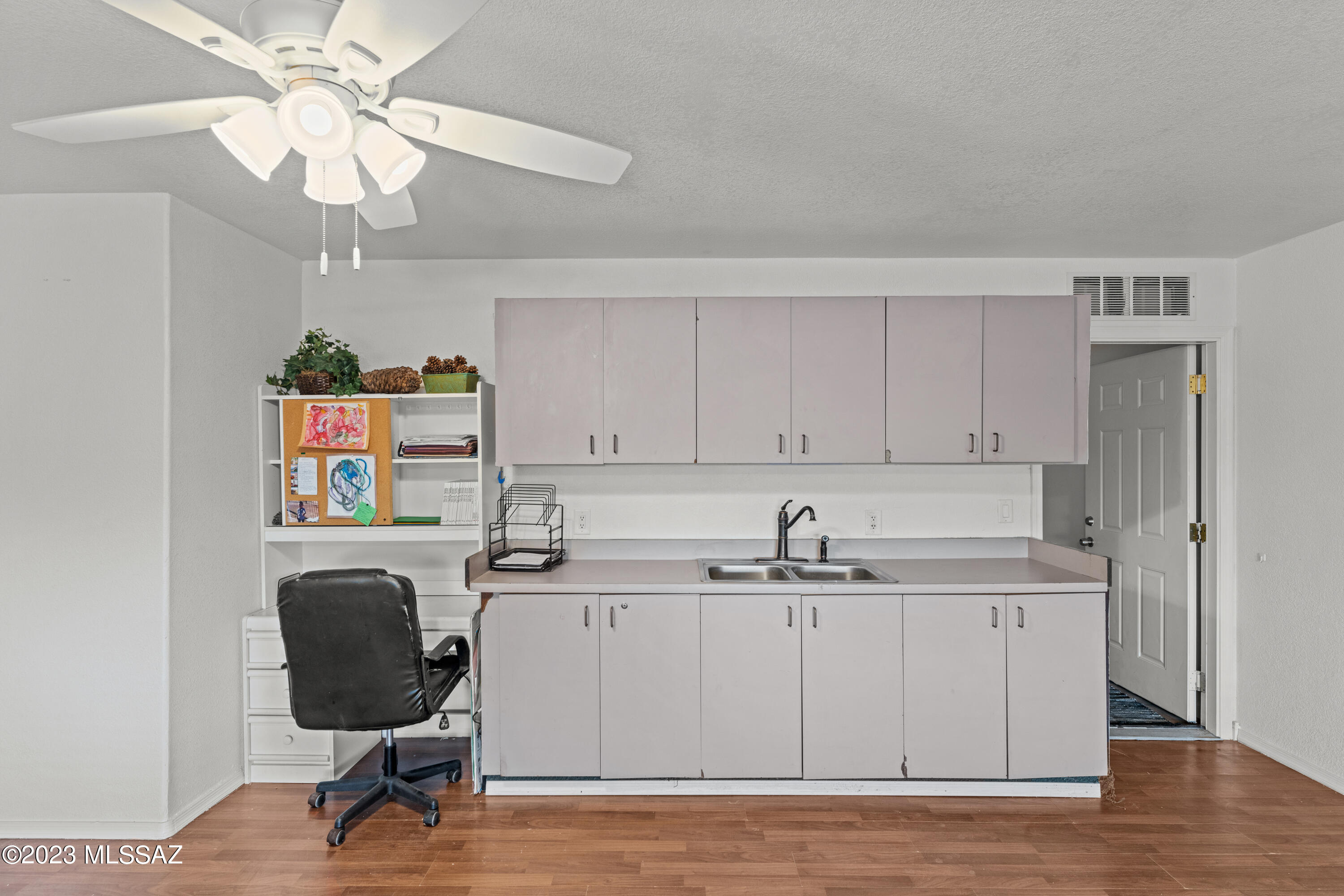 6241 W Santa Paula Street