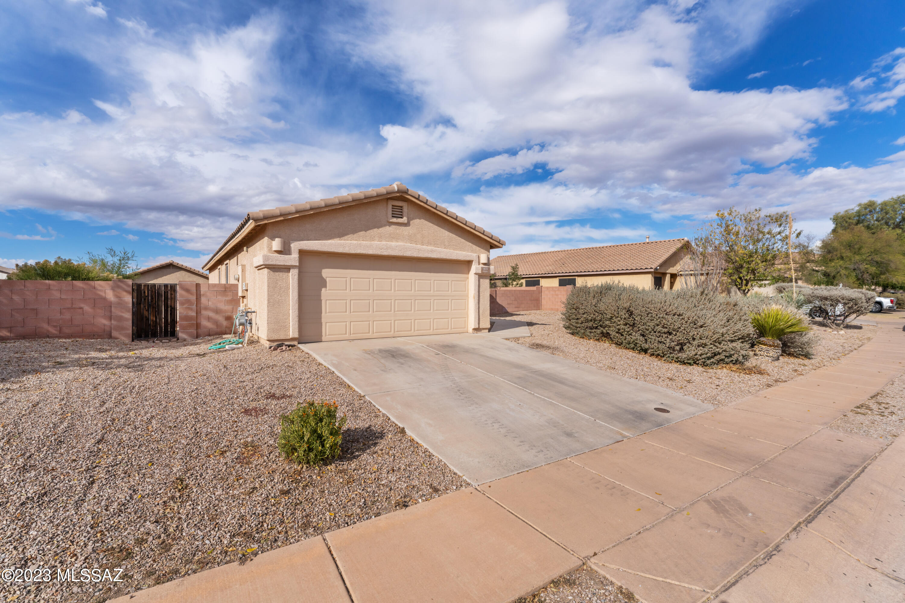 971 E Stronghold Canyon Lane