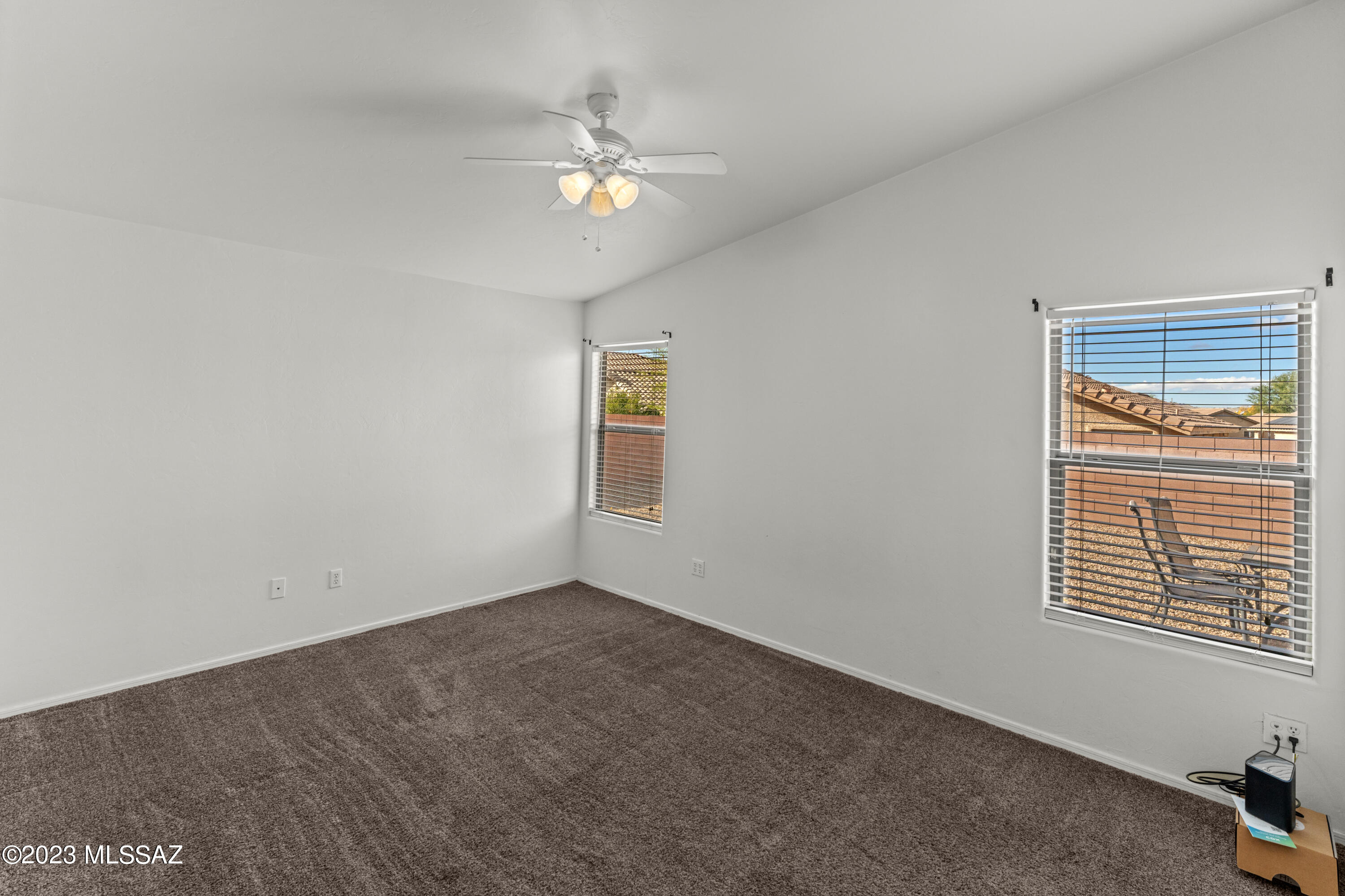 971 E Stronghold Canyon Lane