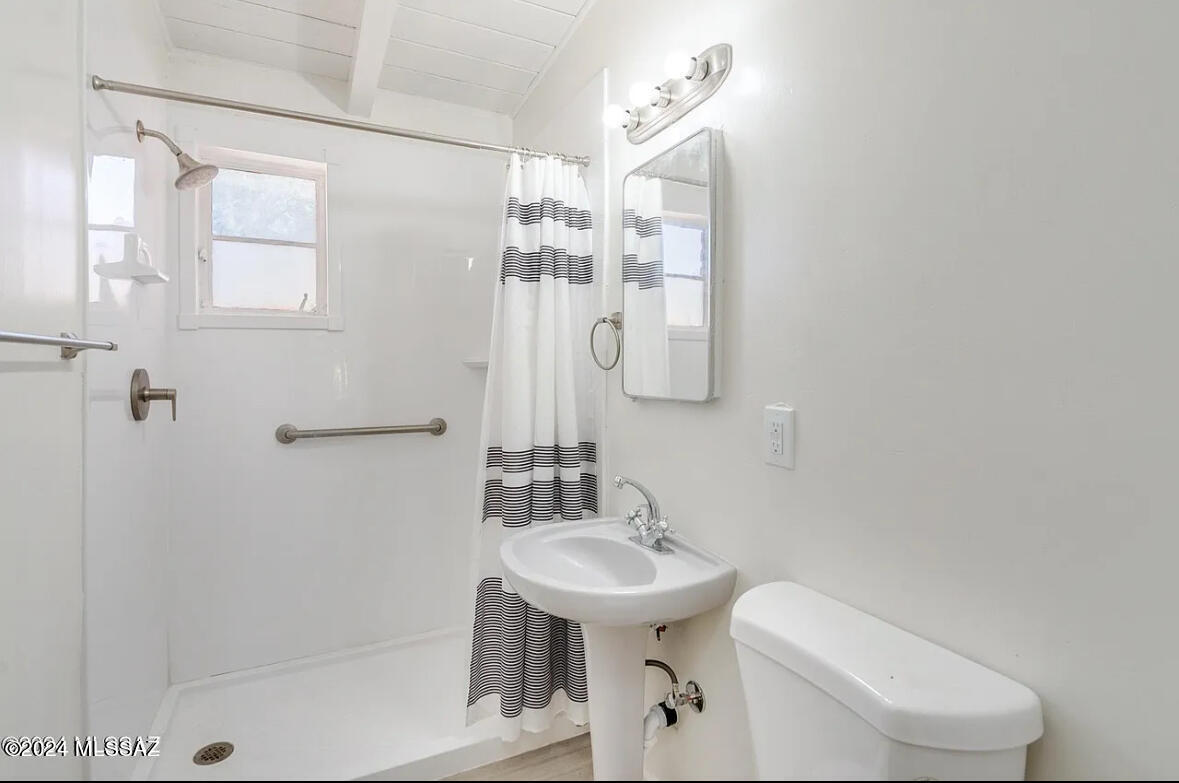 3550 E Blacklidge Drive