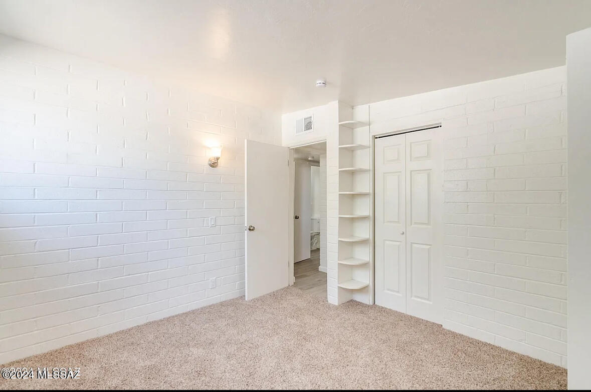 3550 E Blacklidge Drive