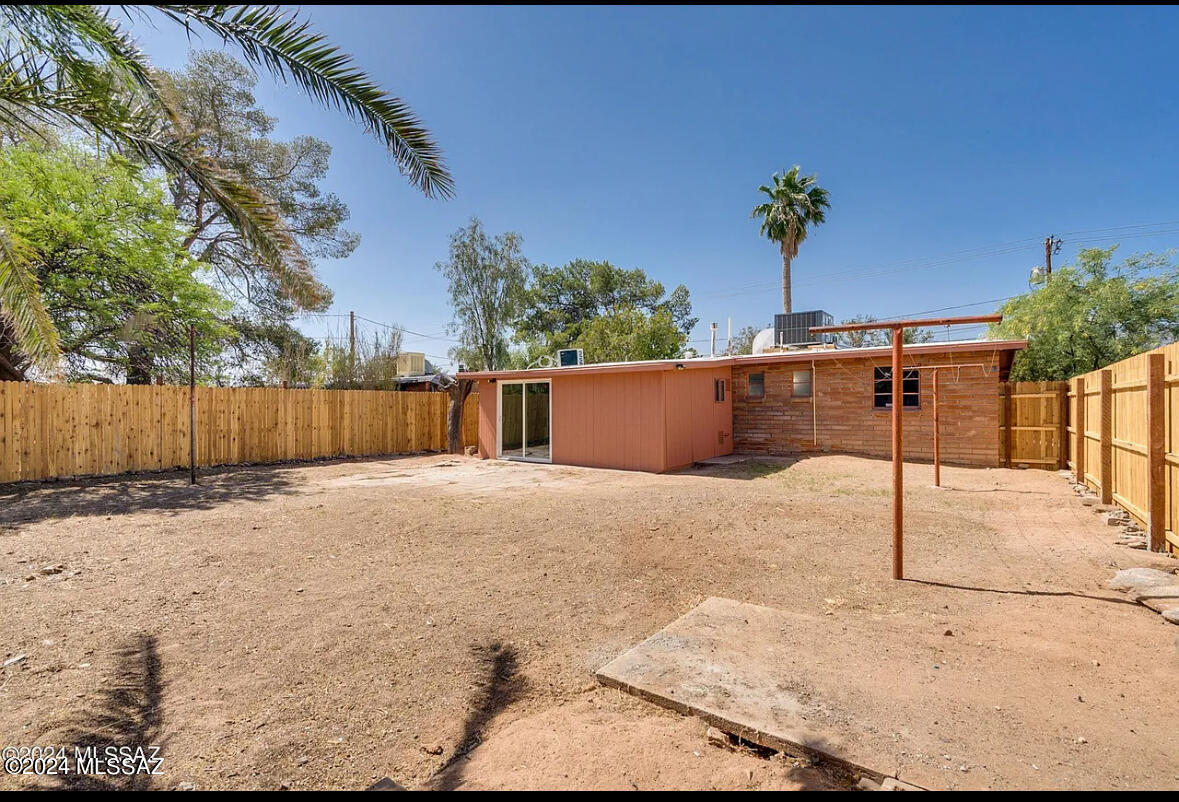 3550 E Blacklidge Drive