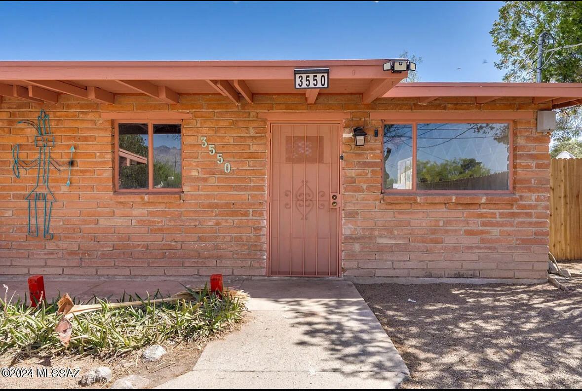 3550 E Blacklidge Drive