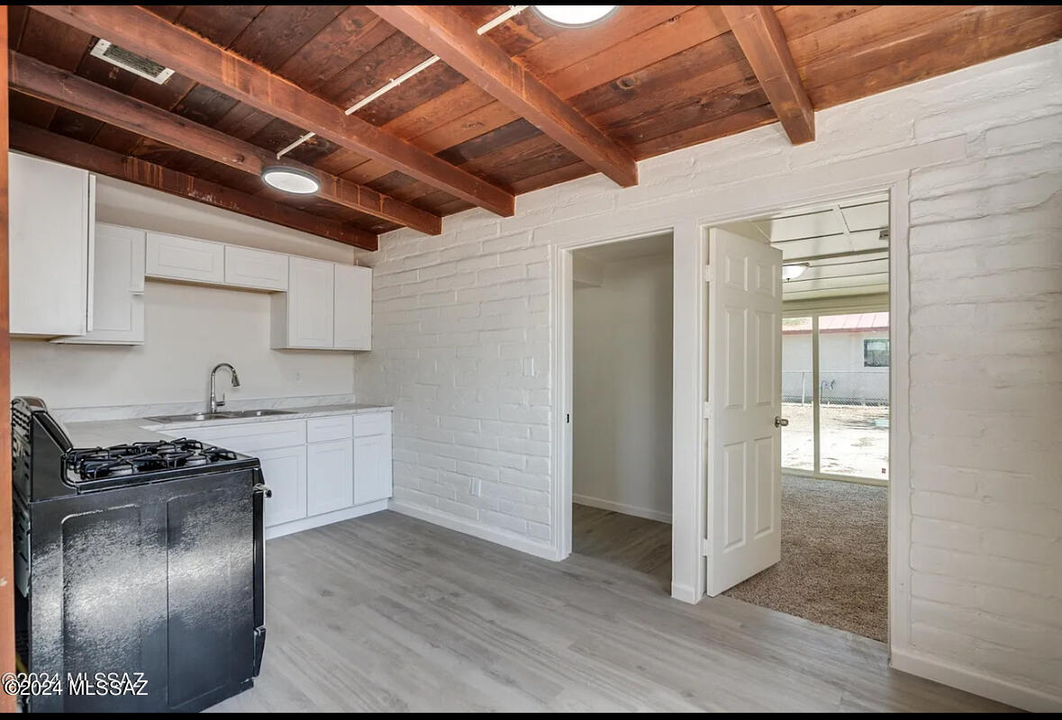 3550 E Blacklidge Drive