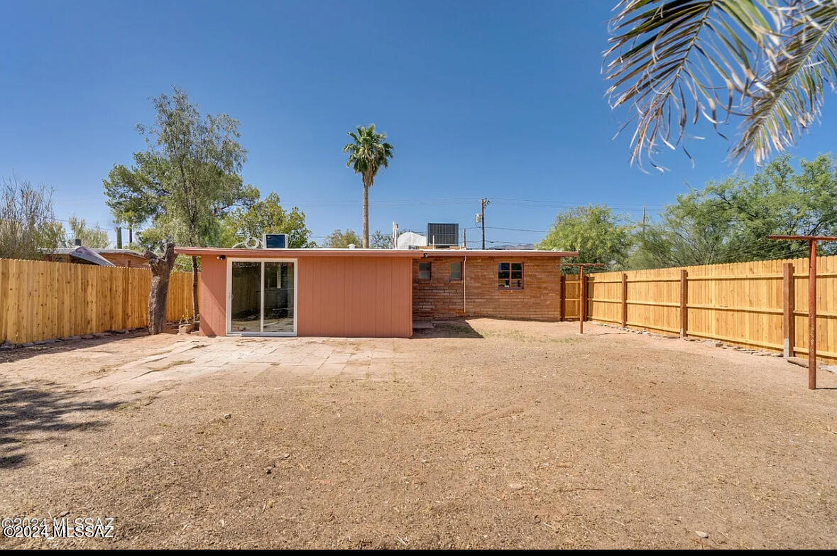 3550 E Blacklidge Drive