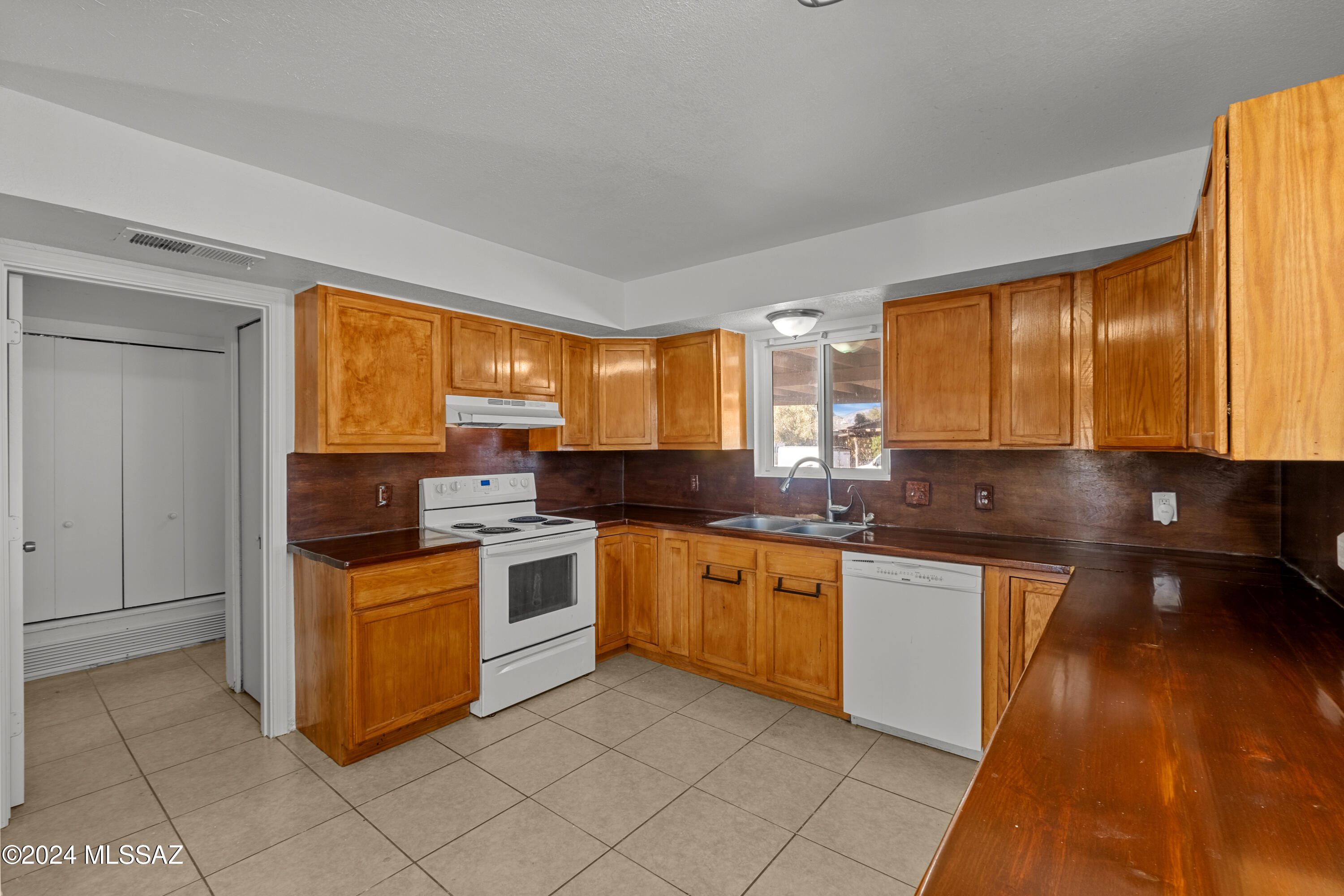 3332 S Stearn Lake Drive