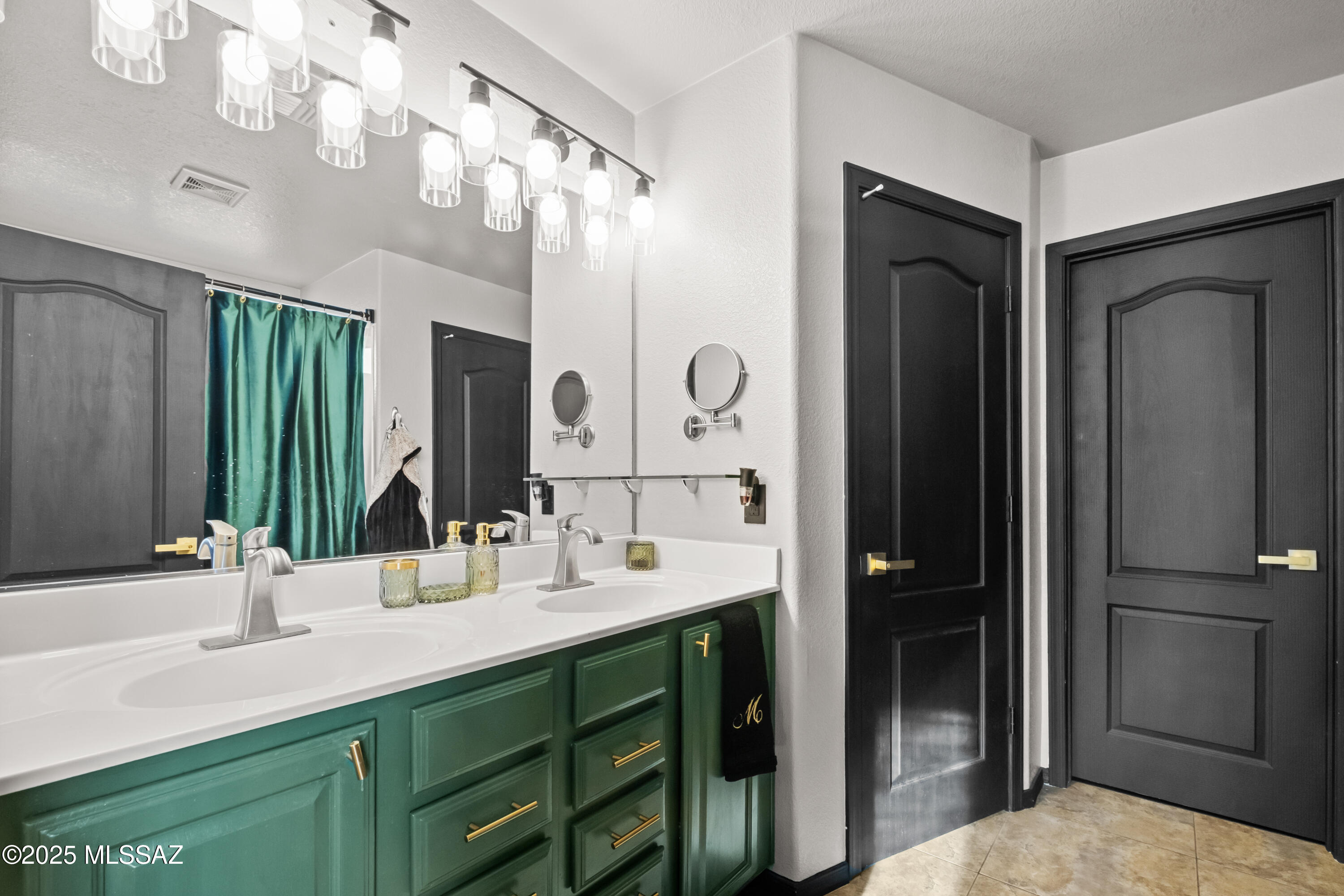 570 W Paseo Celestial