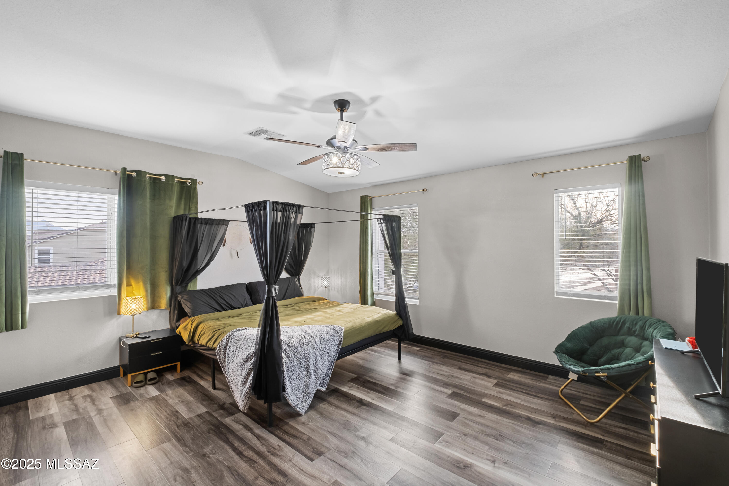 570 W Paseo Celestial