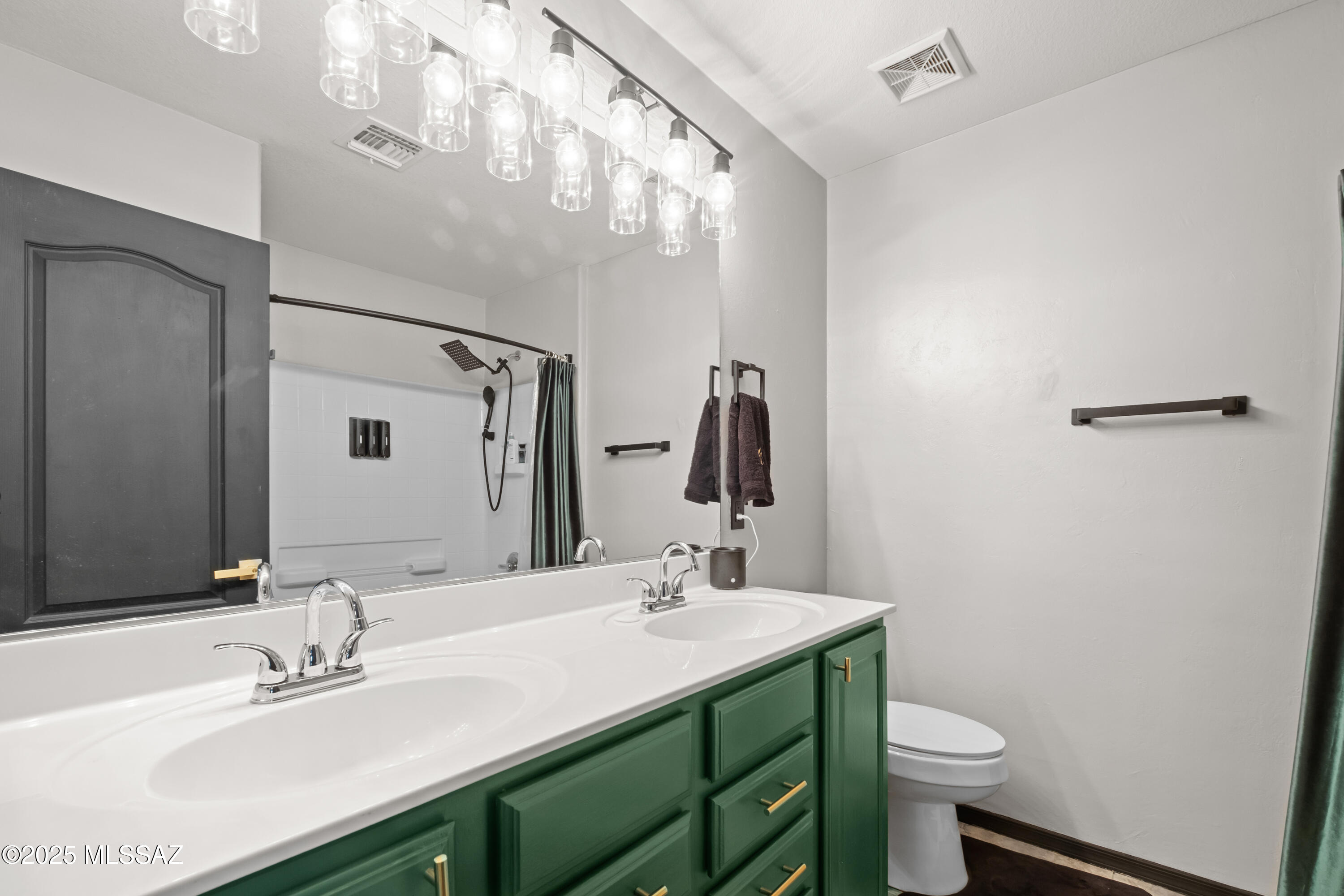 570 W Paseo Celestial