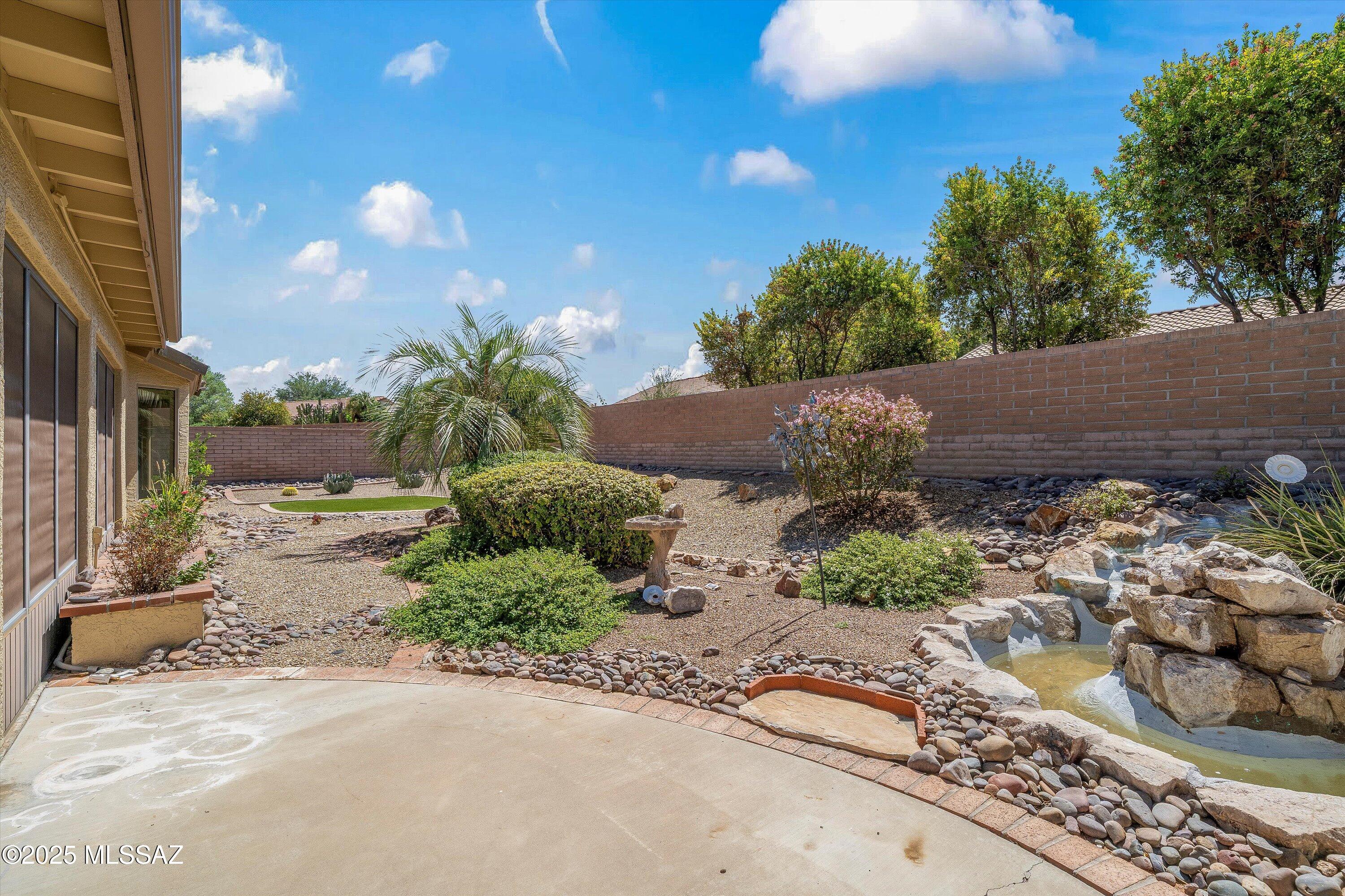 2426 E Desert Pueblo Pass