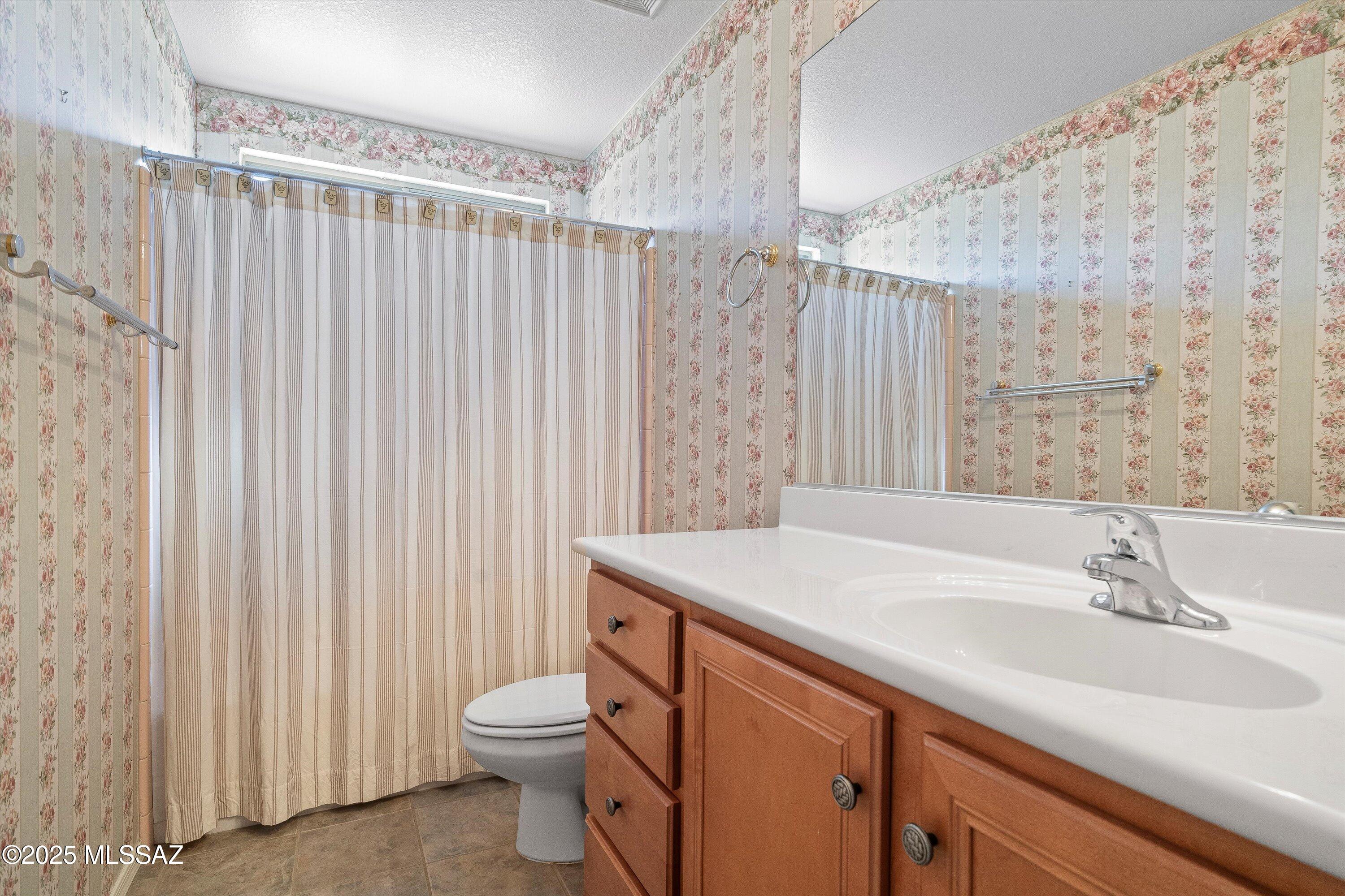 2426 E Desert Pueblo Pass