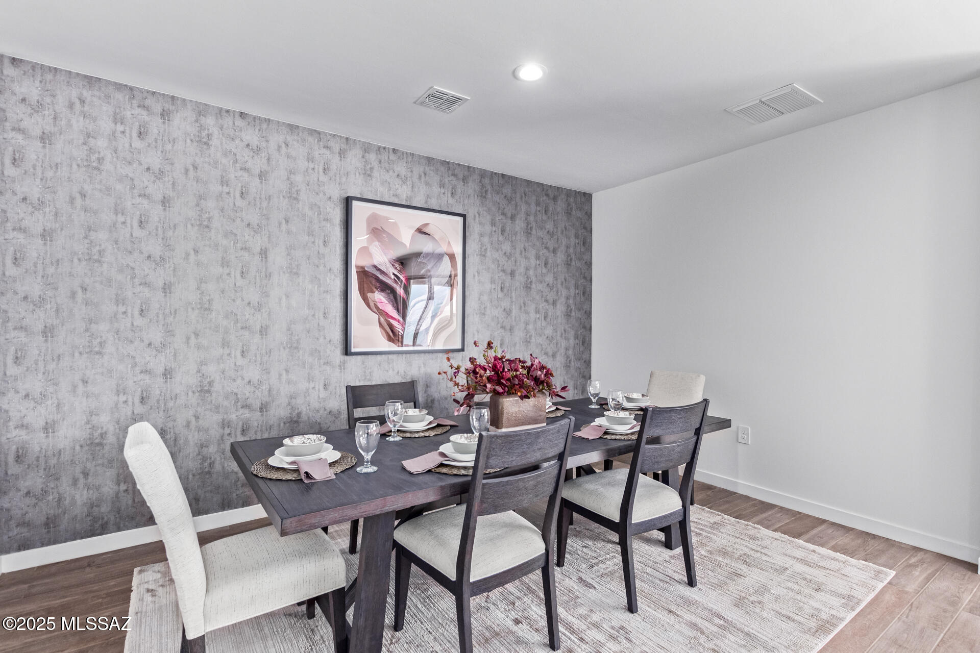 943 S Grantham Avenue