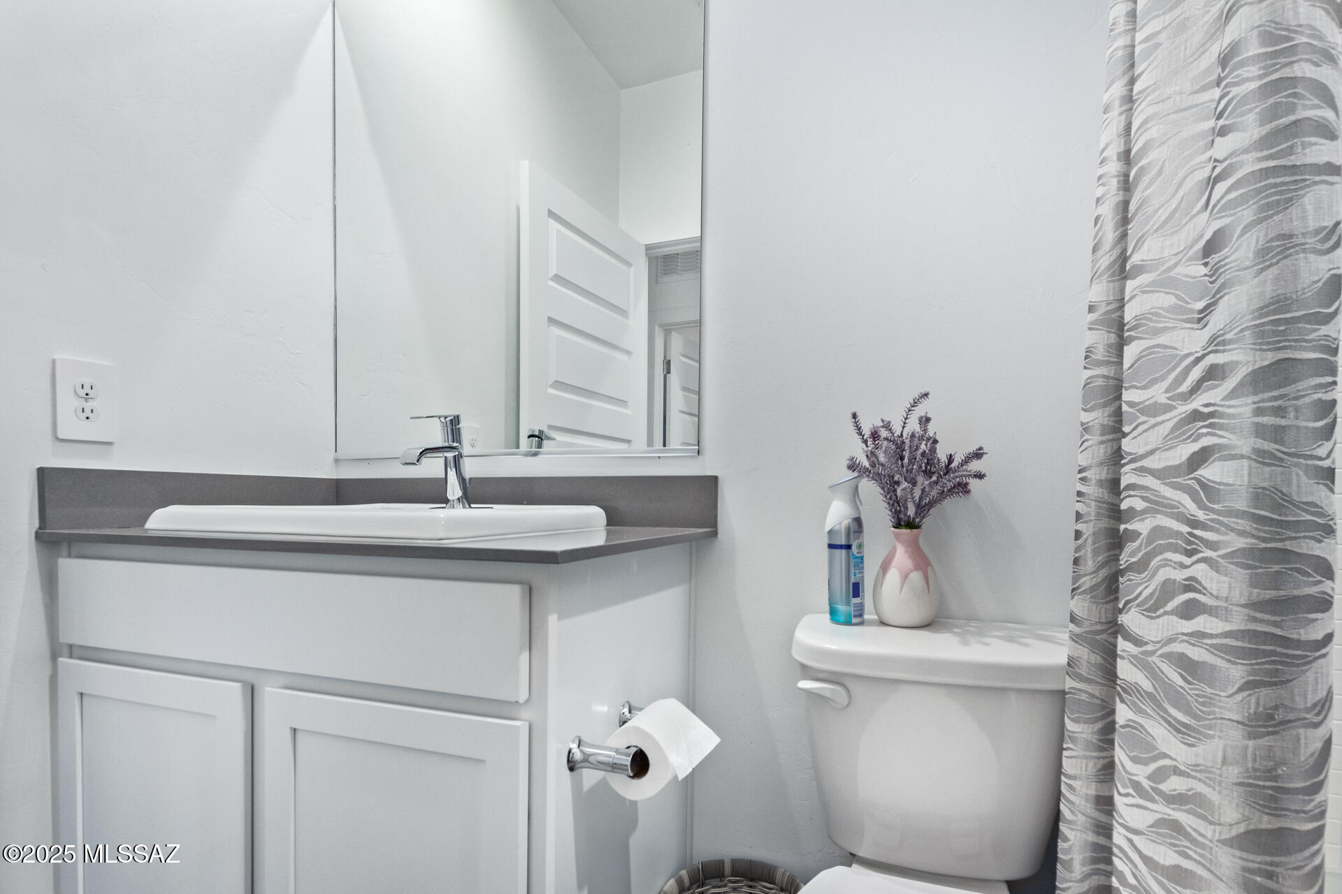 943 S Grantham Avenue