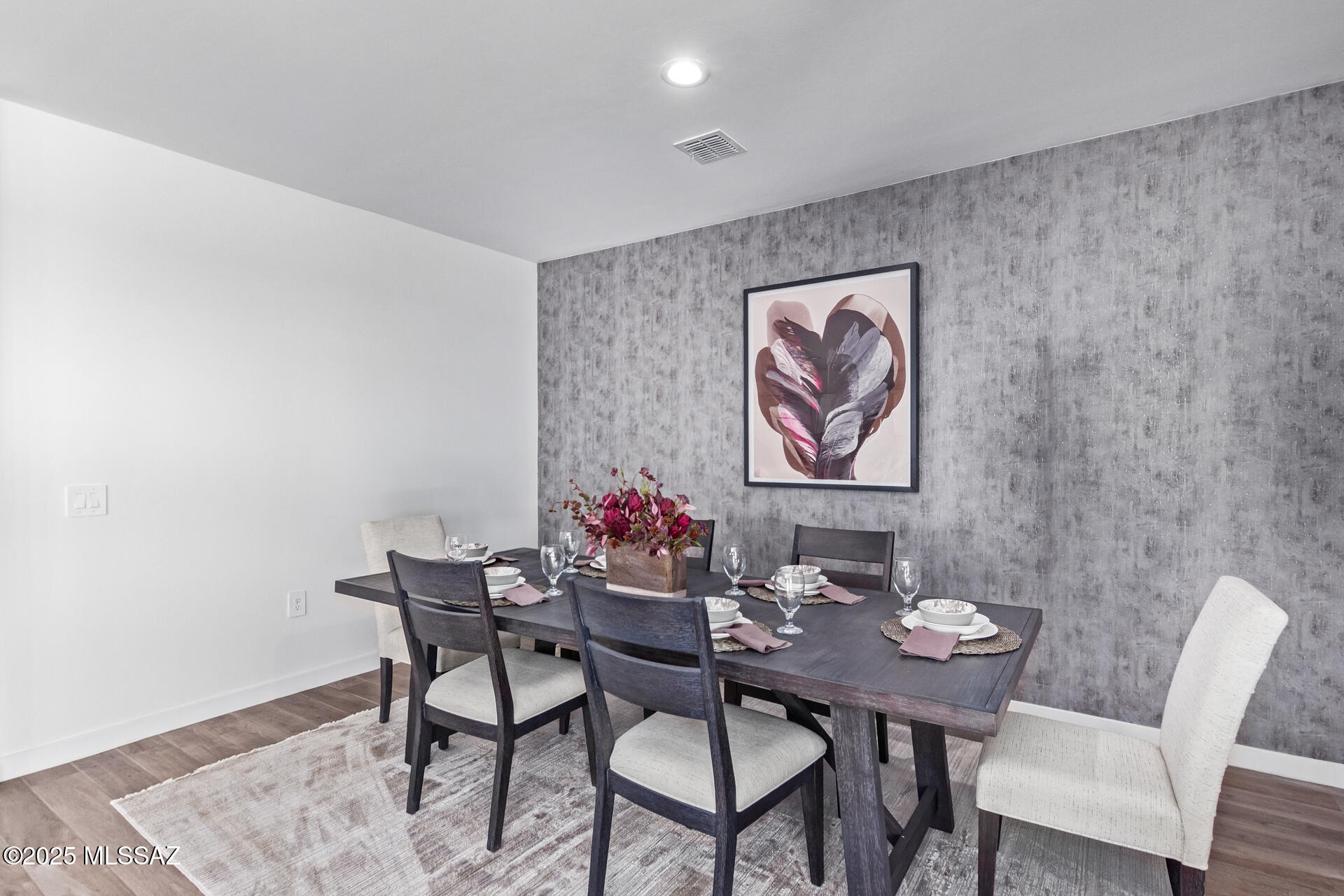 943 S Grantham Avenue