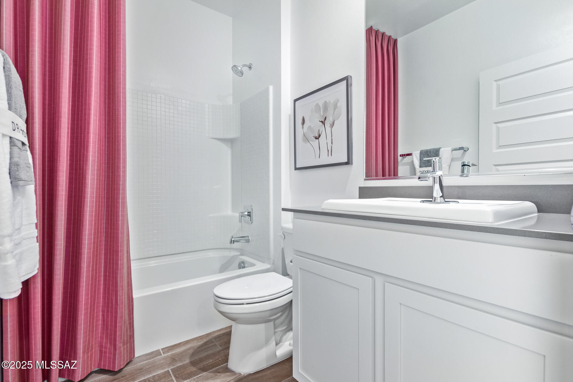 943 S Grantham Avenue