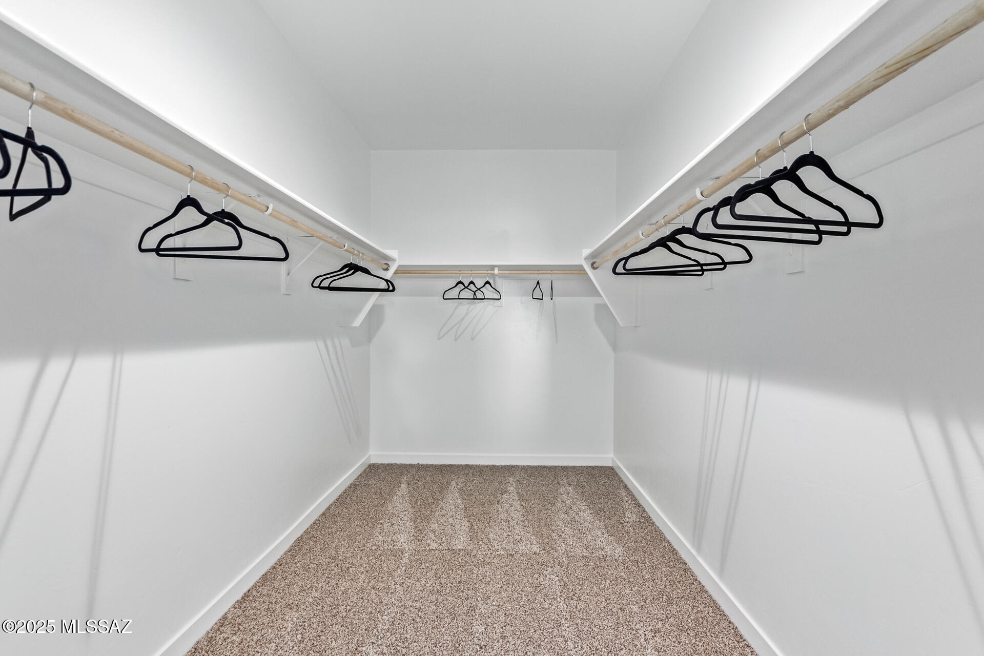 943 S Grantham Avenue