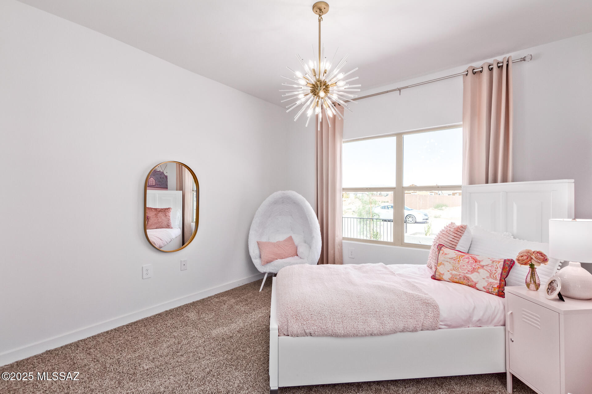 943 S Grantham Avenue