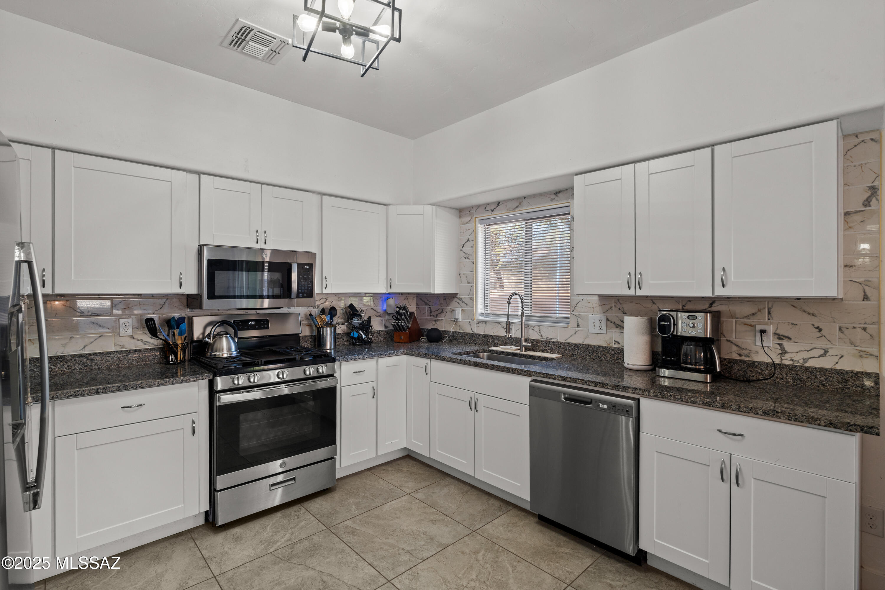 147 E Calle Puente Azul