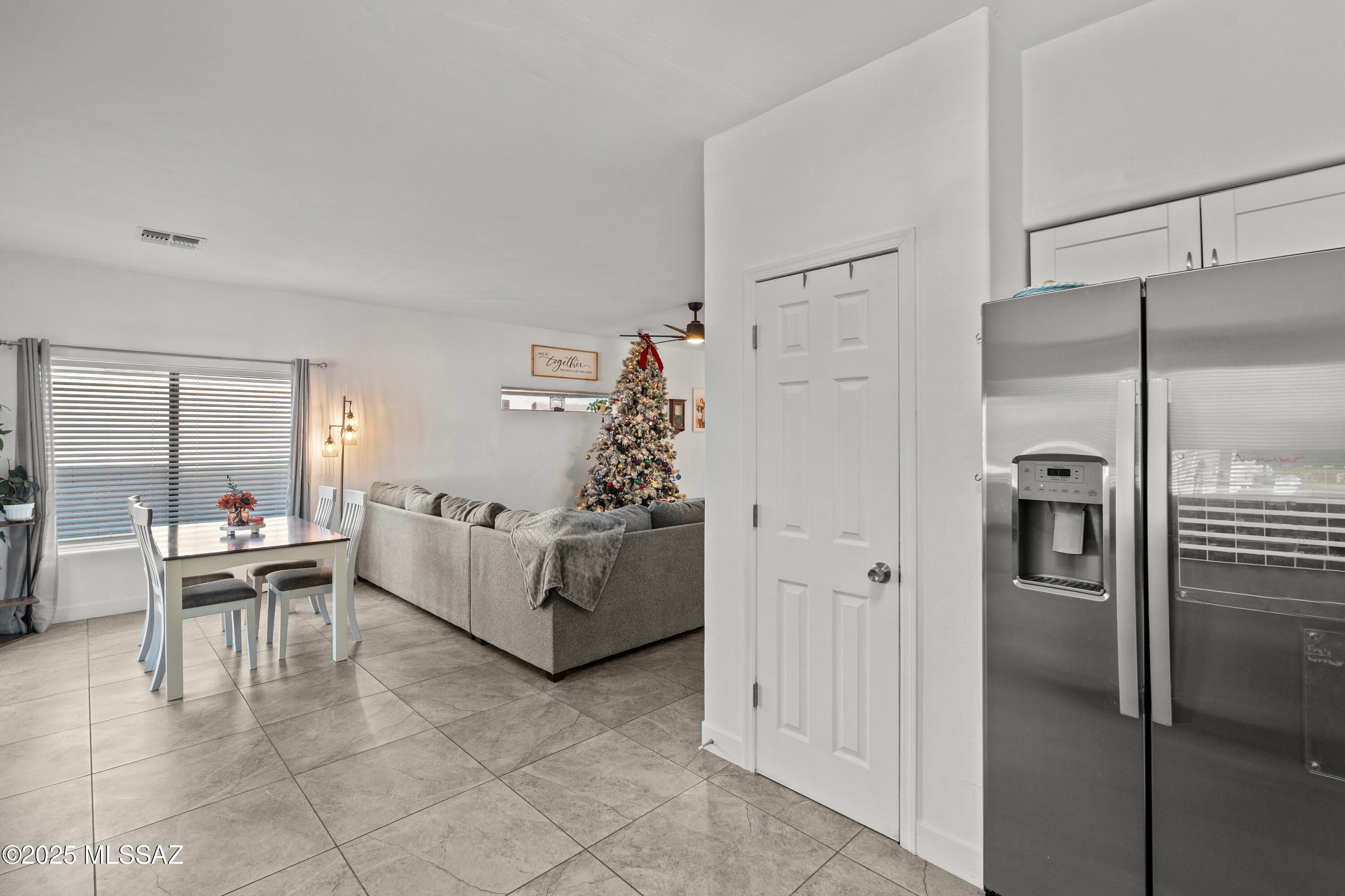 147 E Calle Puente Azul