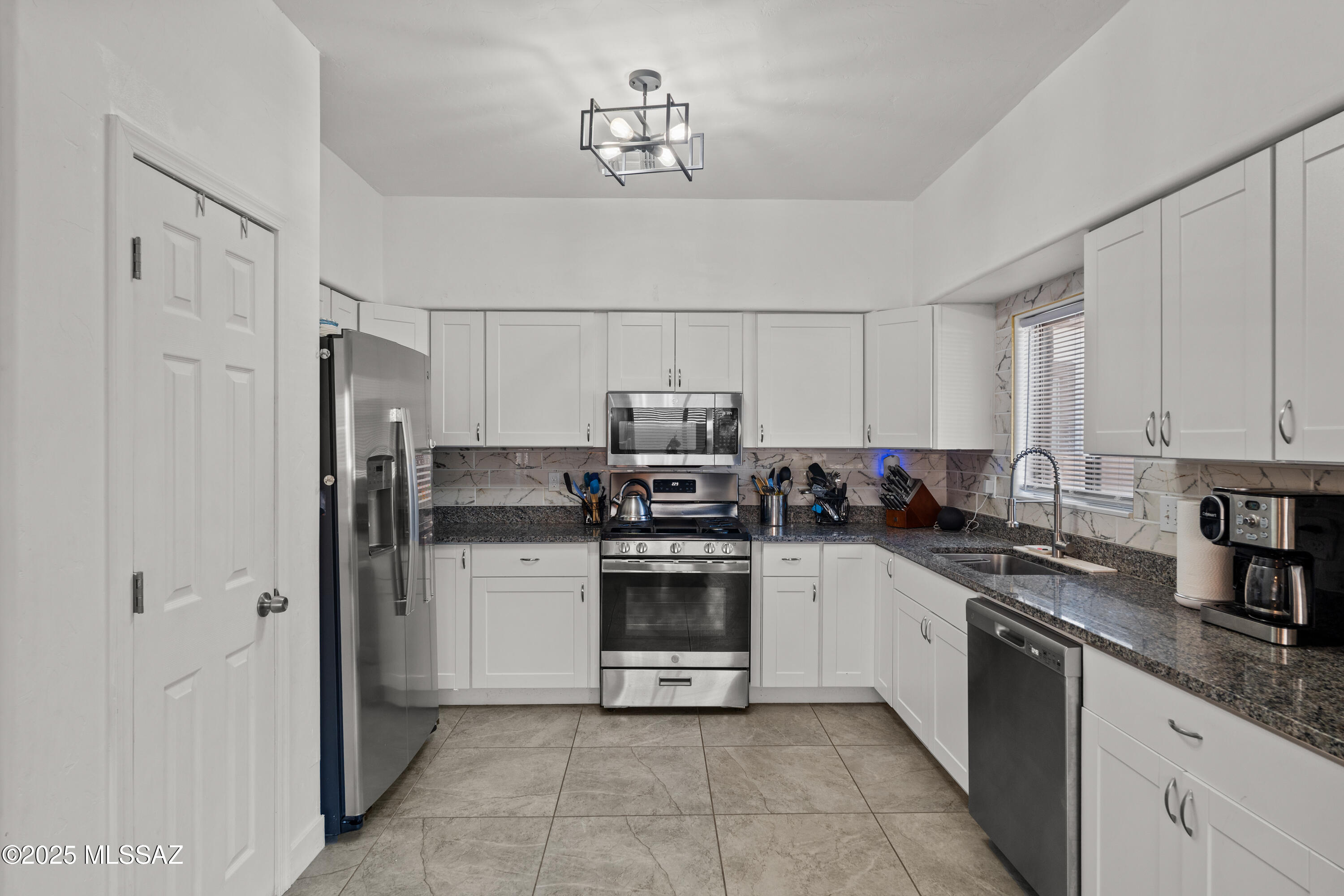 147 E Calle Puente Azul