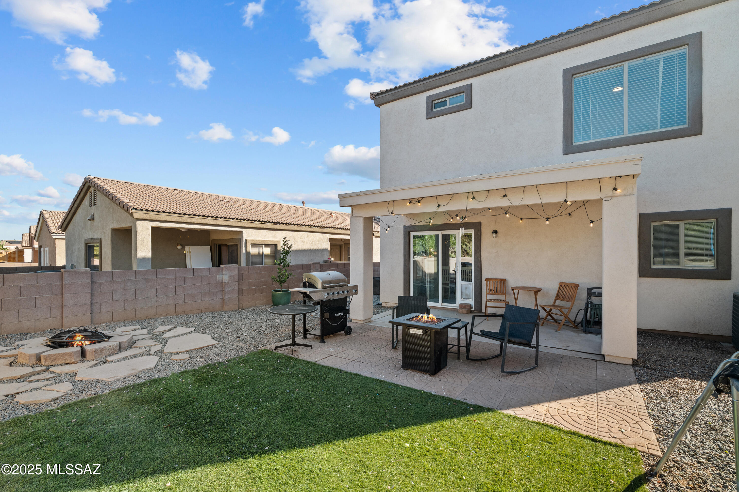 147 E Calle Puente Azul