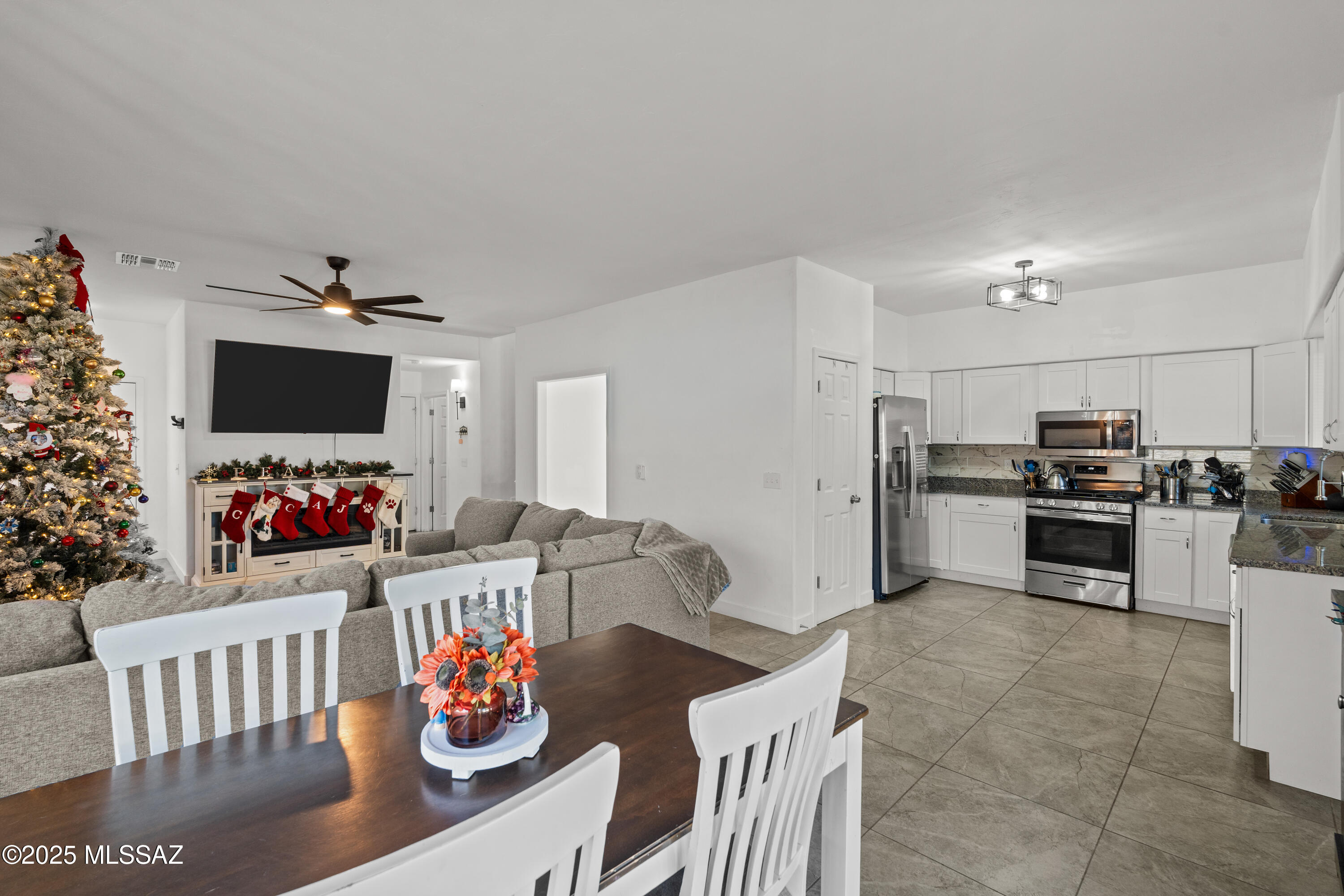 147 E Calle Puente Azul