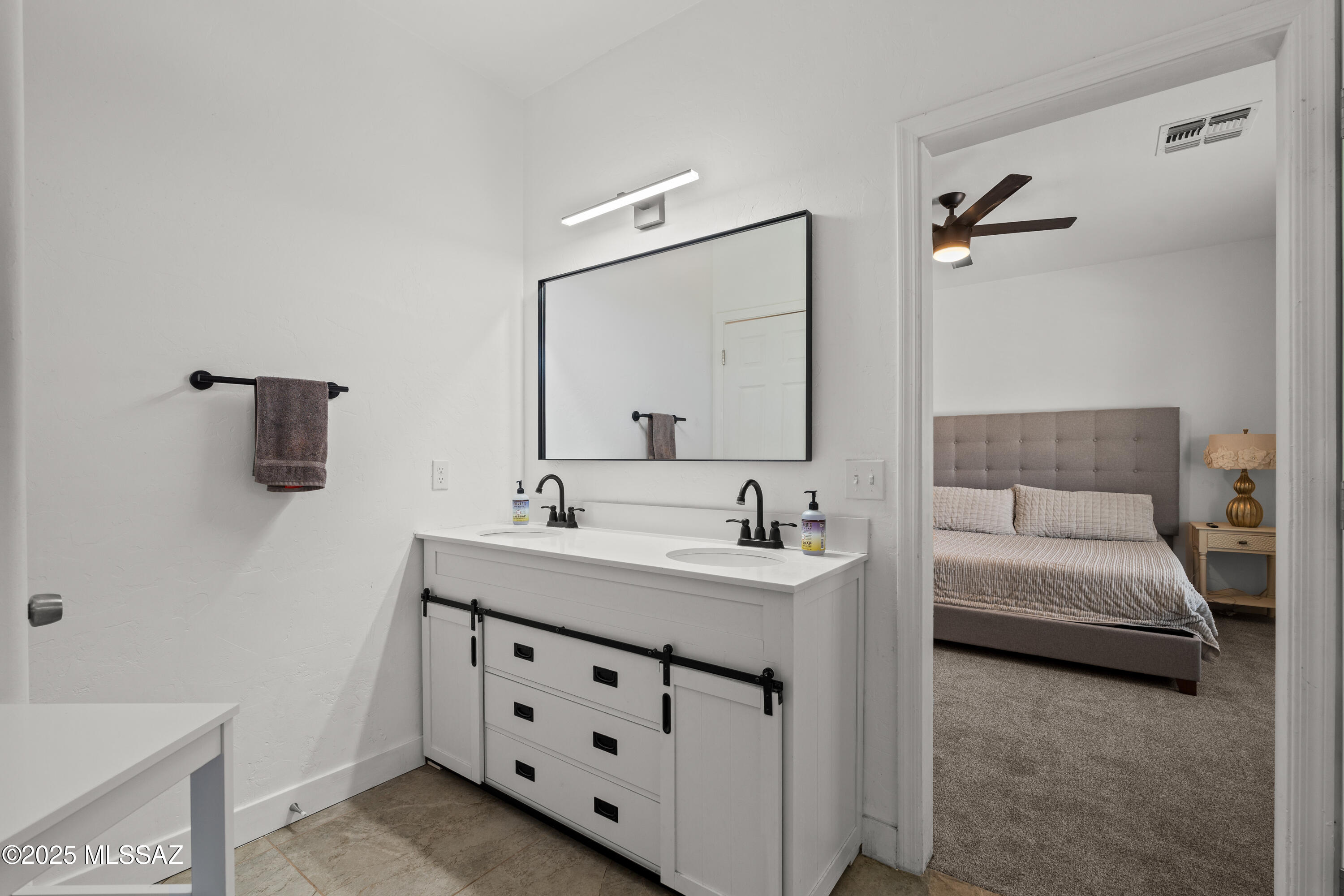 147 E Calle Puente Azul