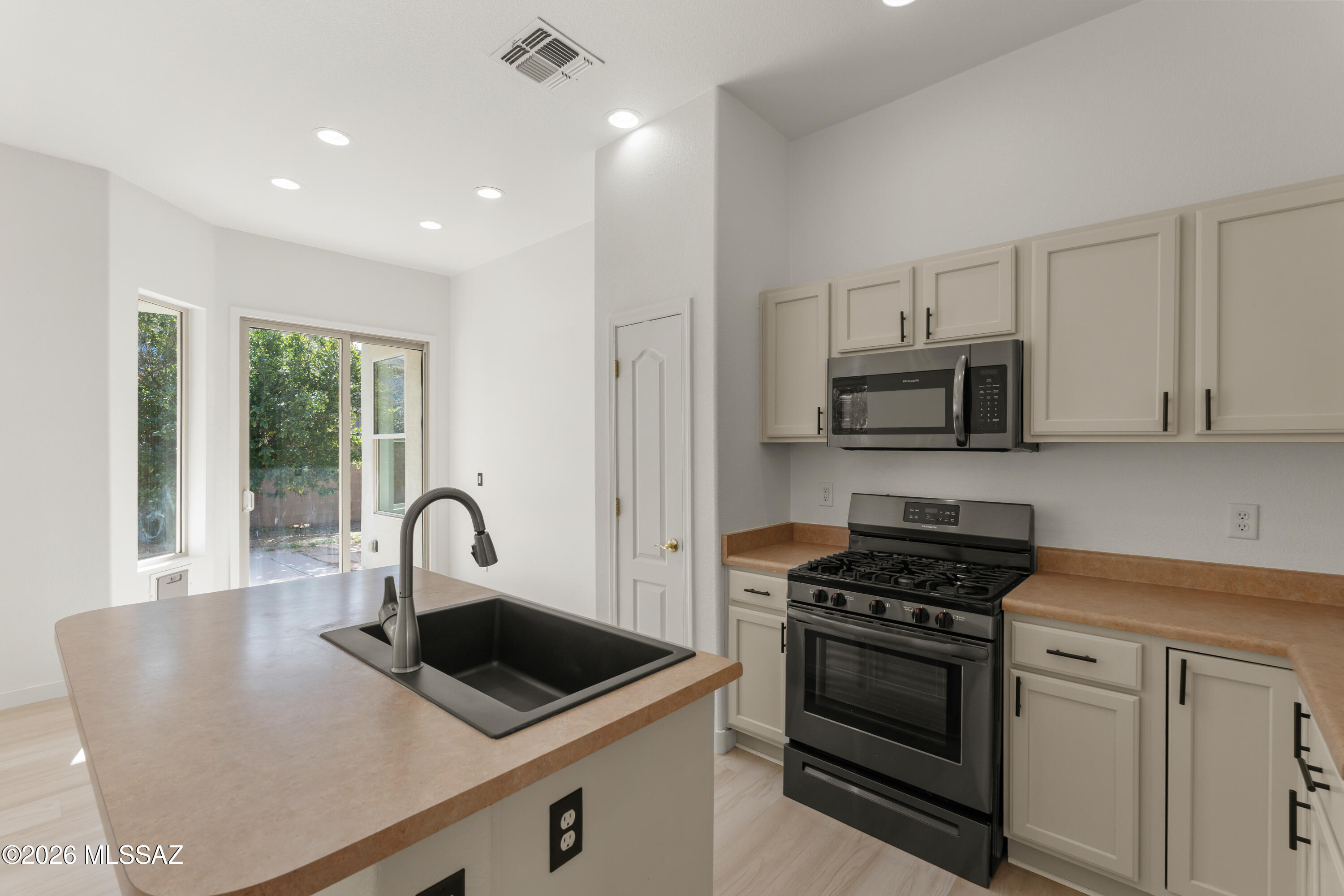 86 E Camino Rancho Cielo