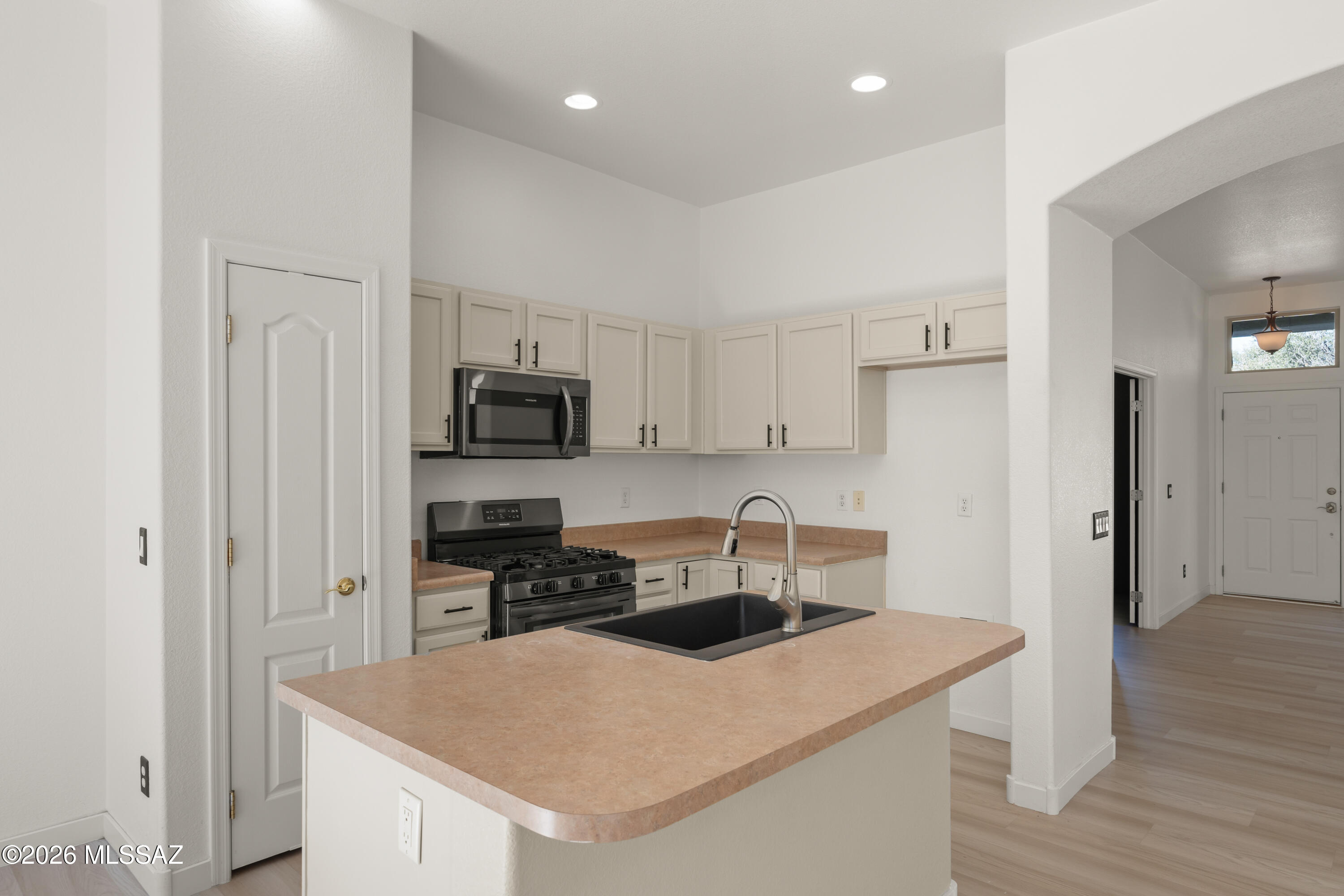 86 E Camino Rancho Cielo