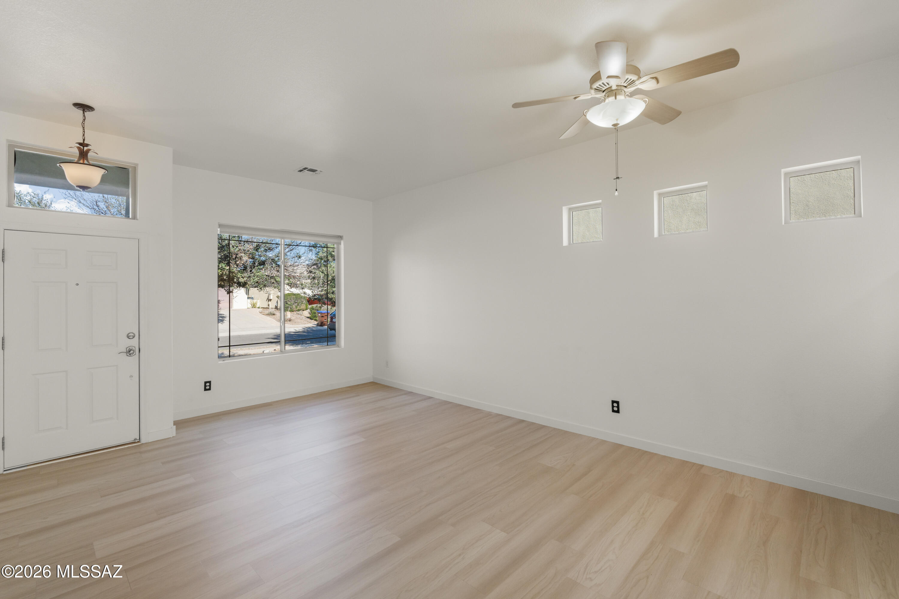 86 E Camino Rancho Cielo