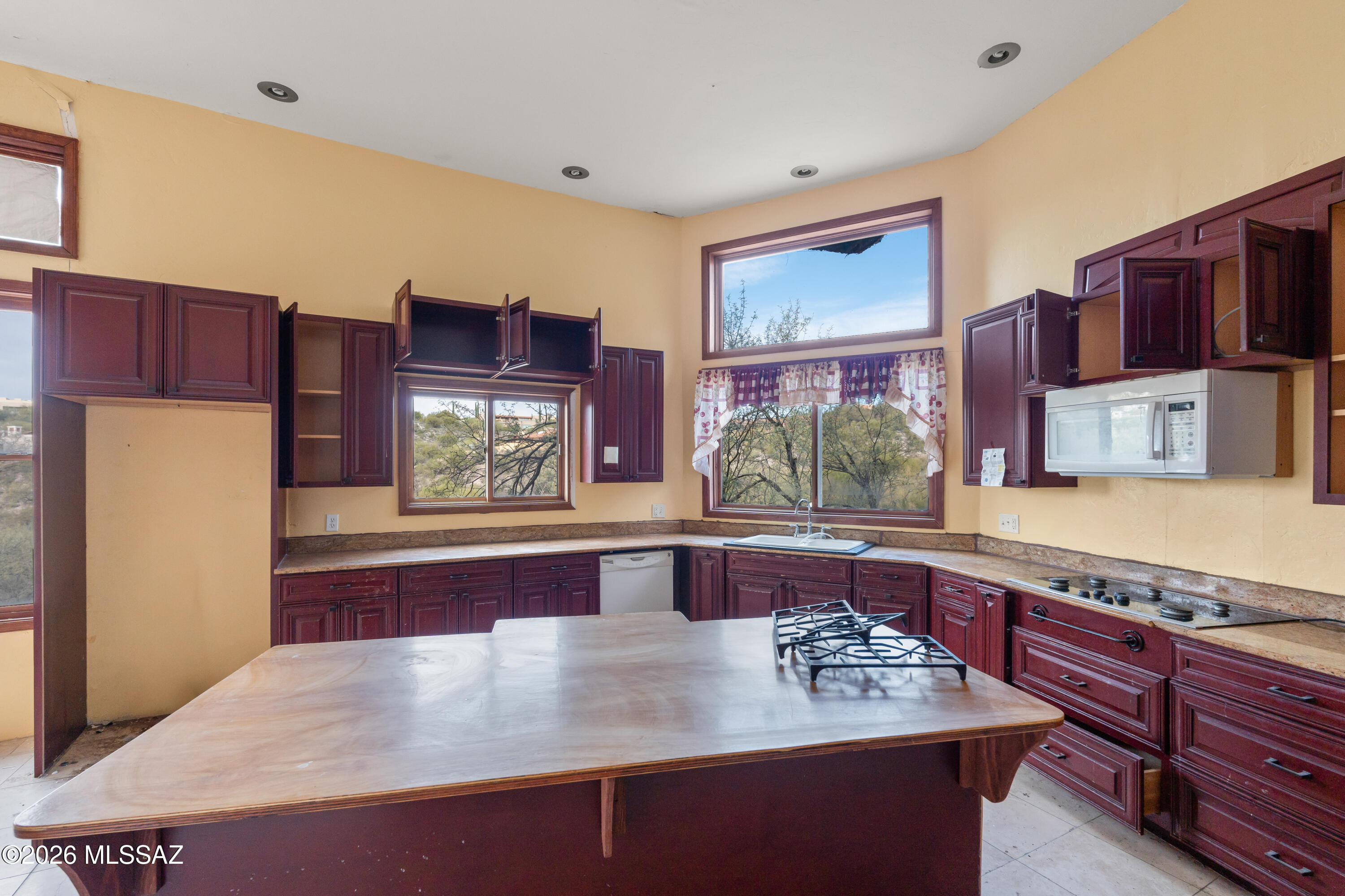 4031 E Bujia Primera