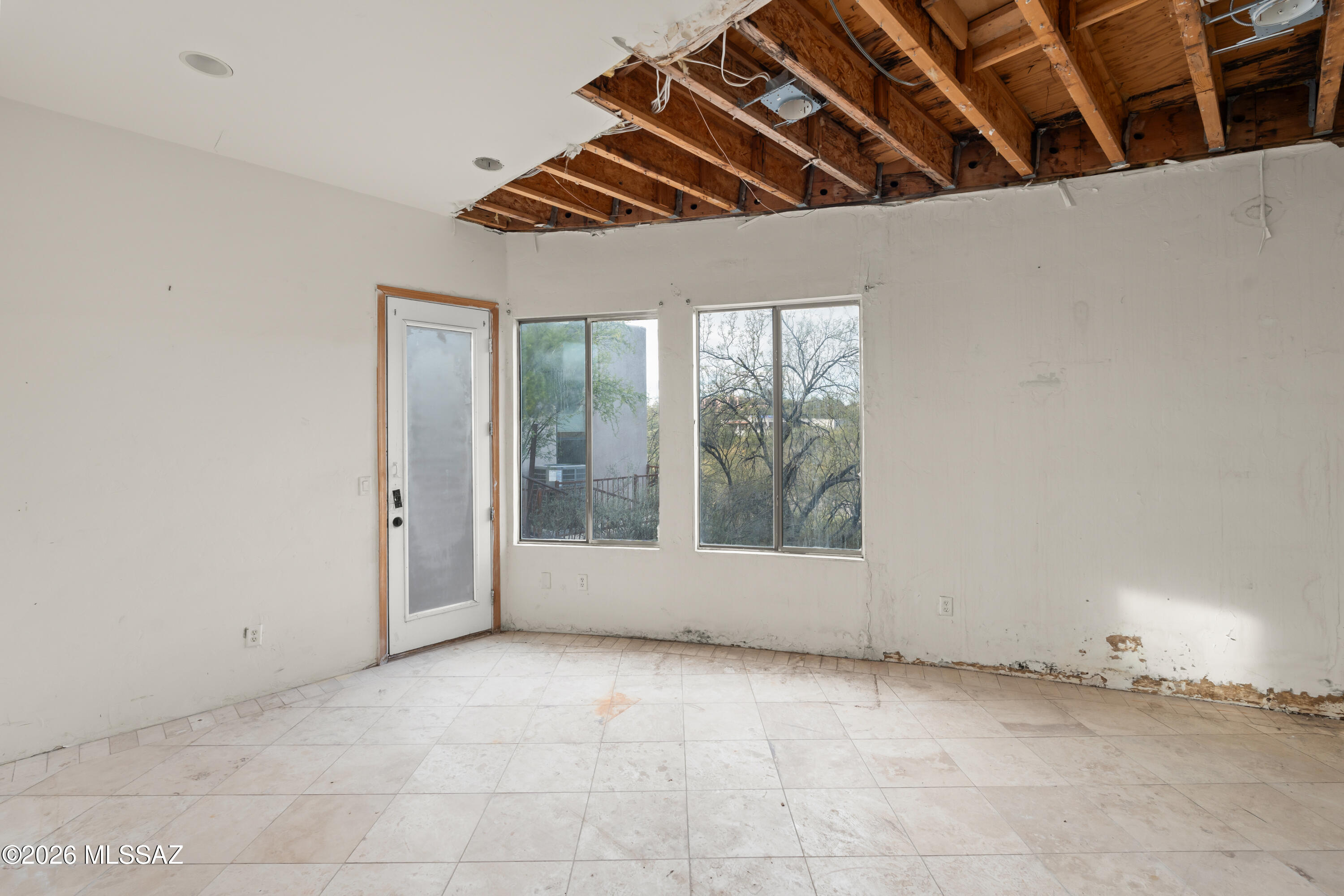 4031 E Bujia Primera