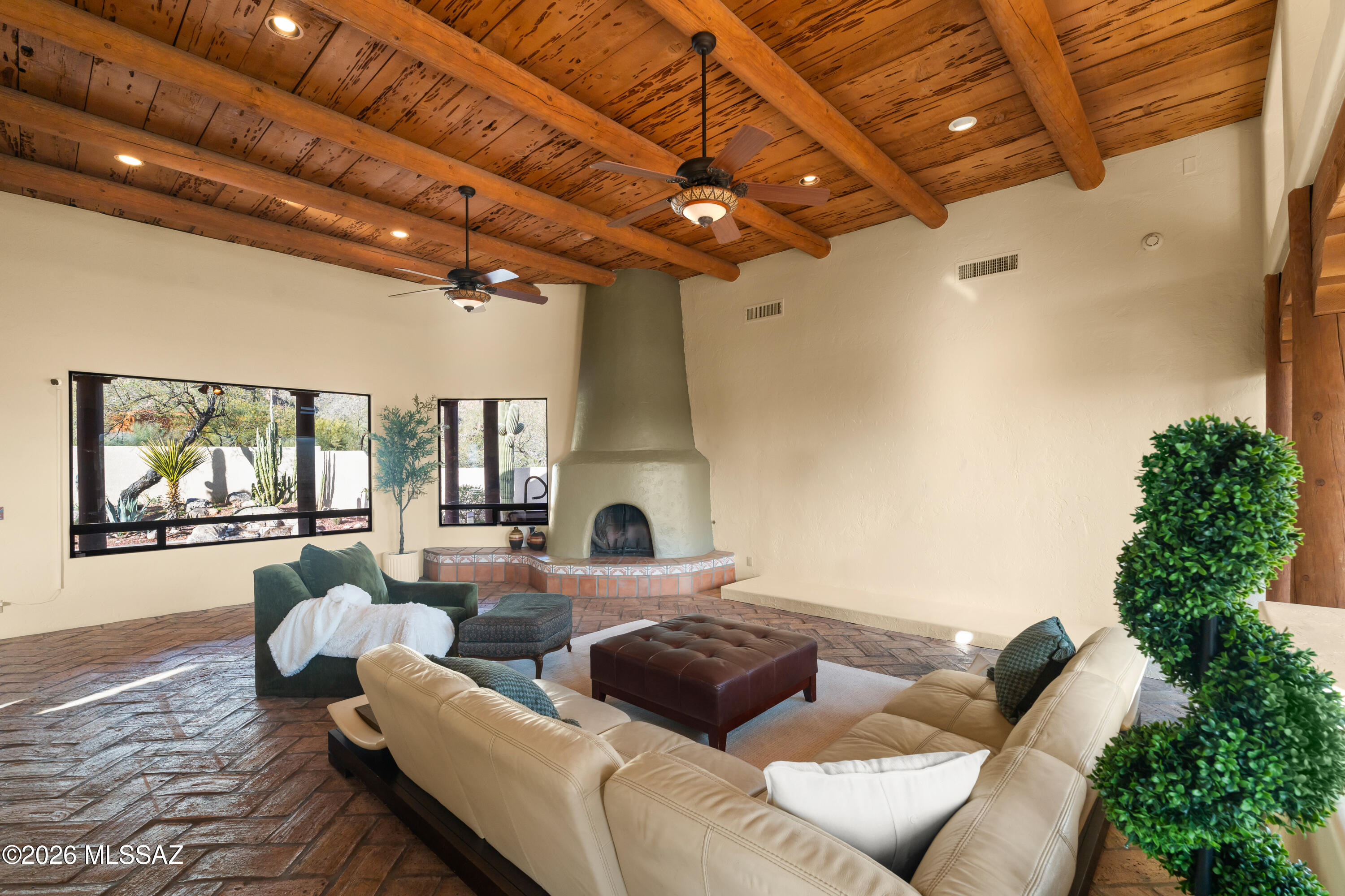 6290 E Placita El Vuelo