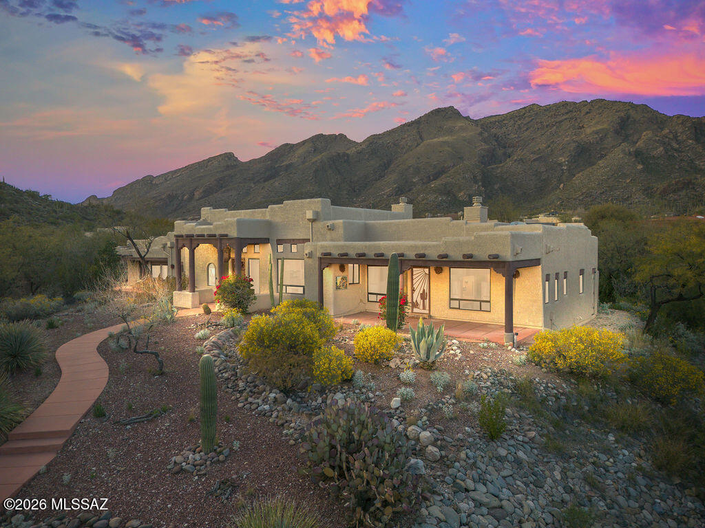 6290 E Placita El Vuelo