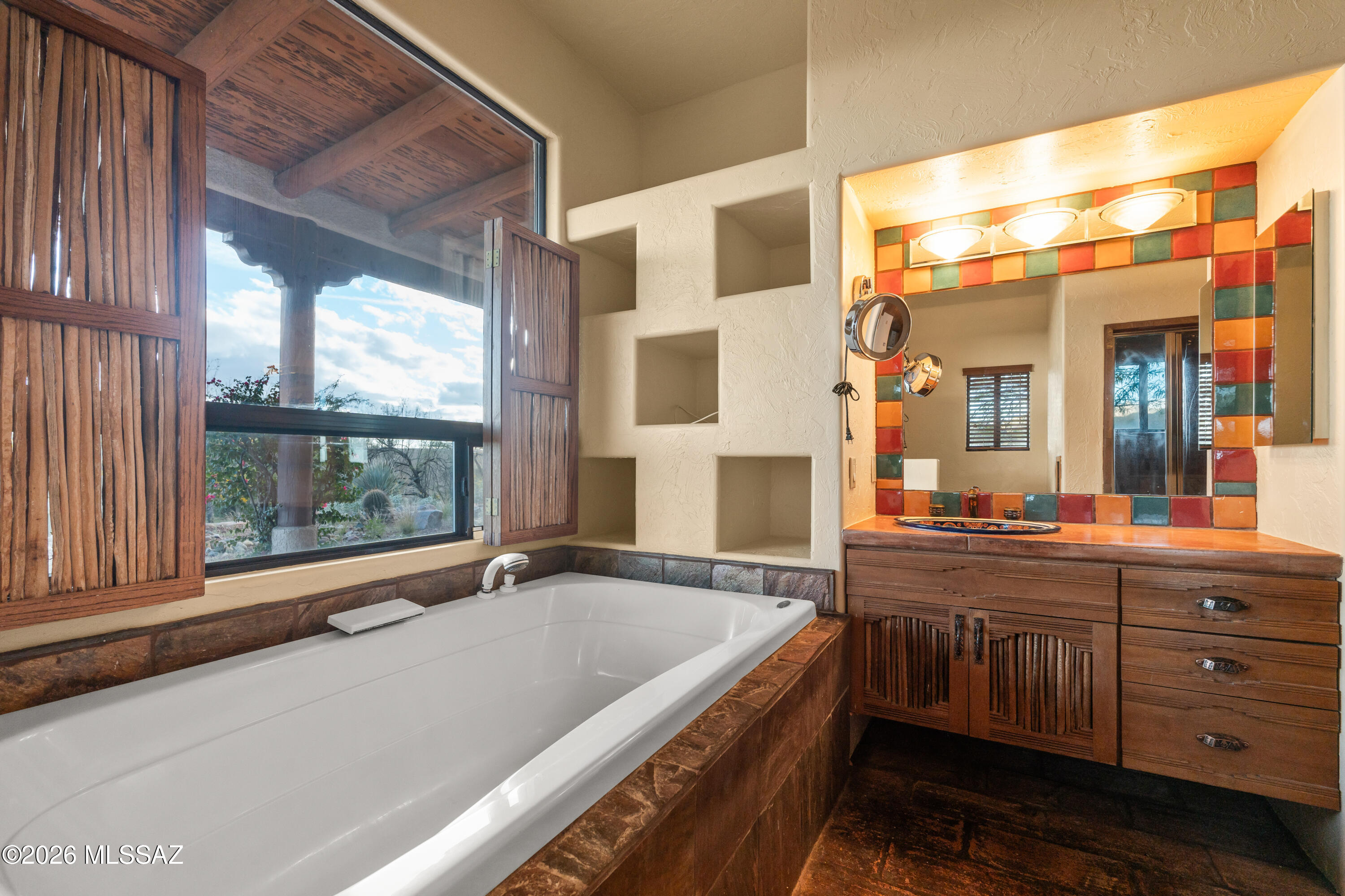 6290 E Placita El Vuelo