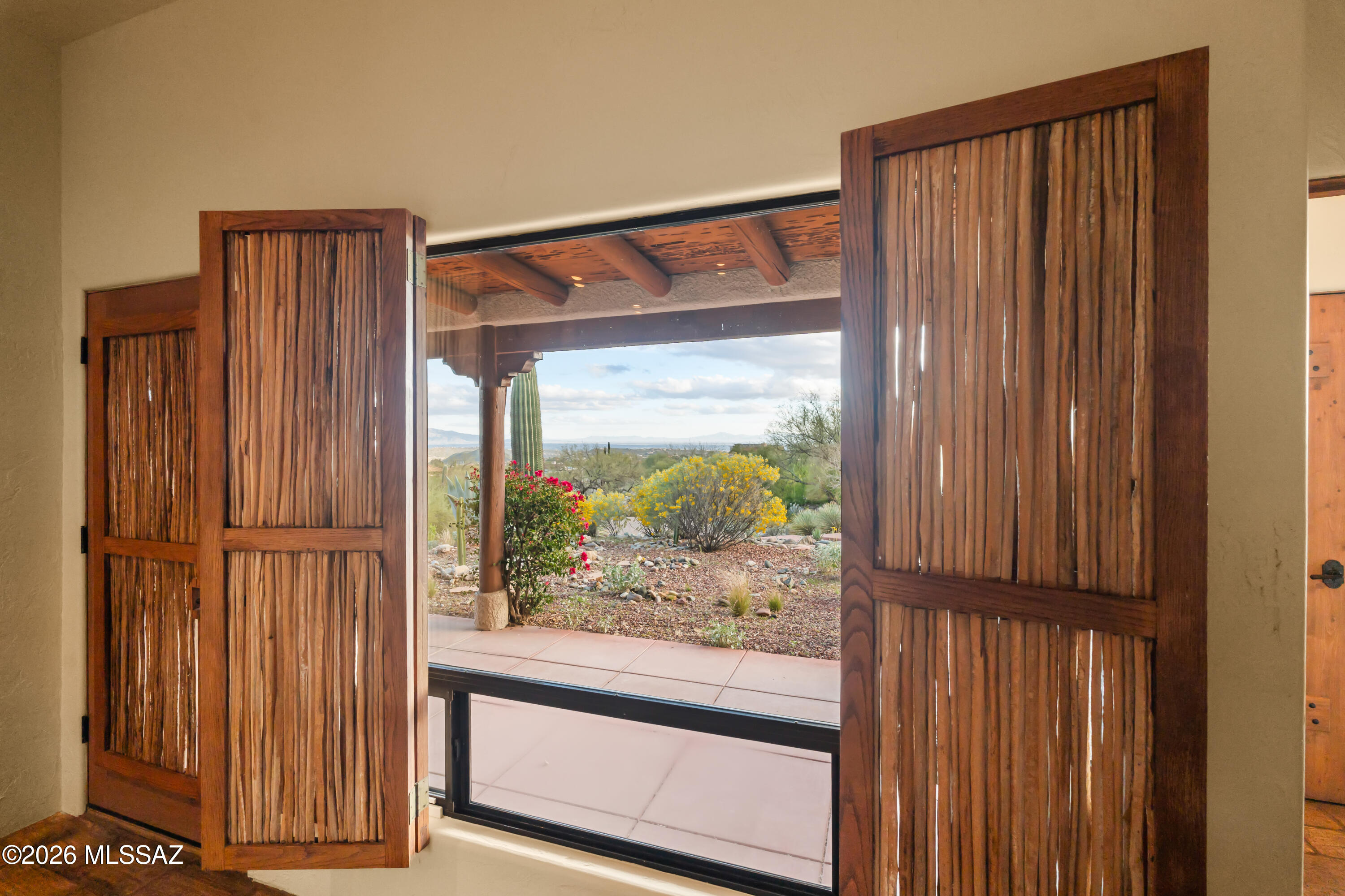 6290 E Placita El Vuelo