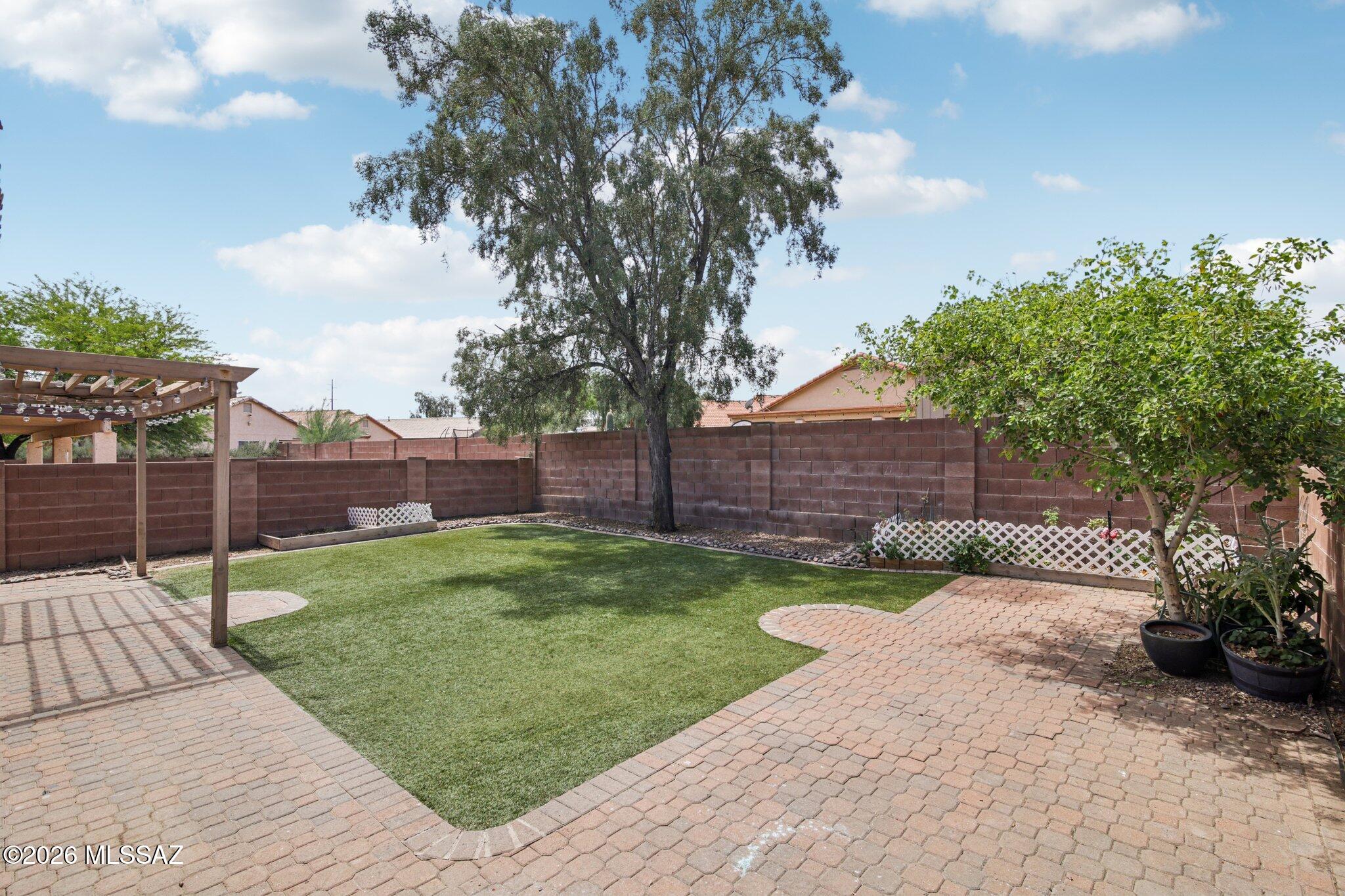 2395 W Silverbell Oasis Way