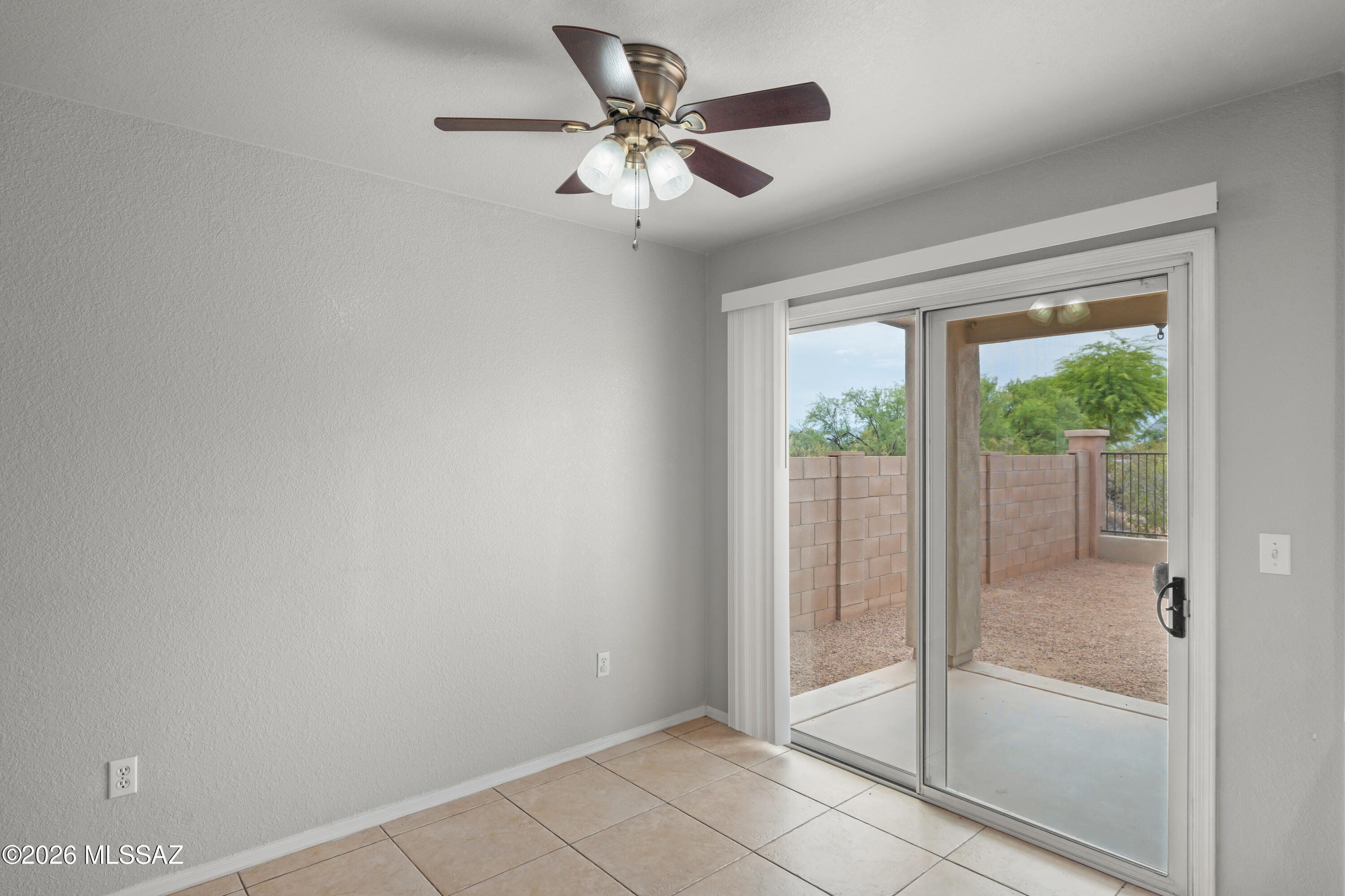 475 W Calle La Bolita