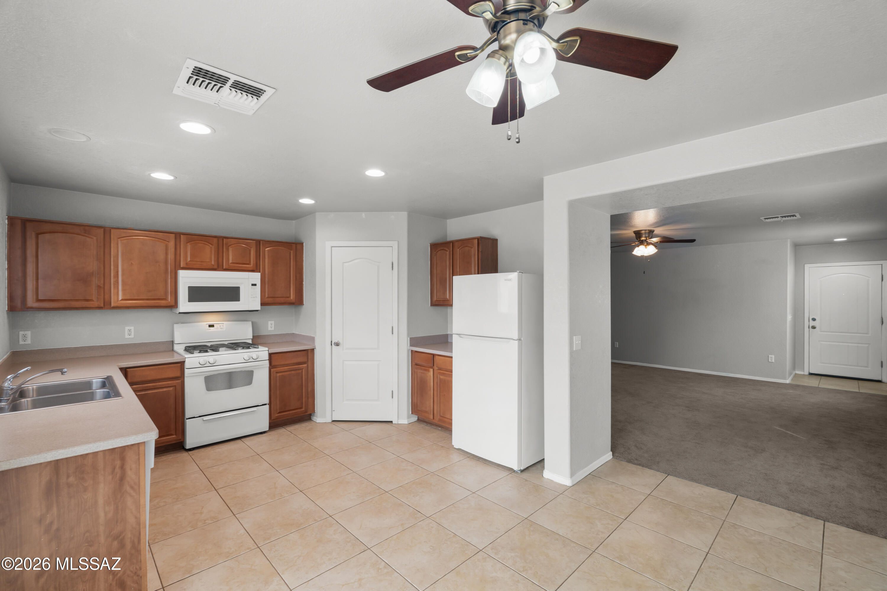 475 W Calle La Bolita