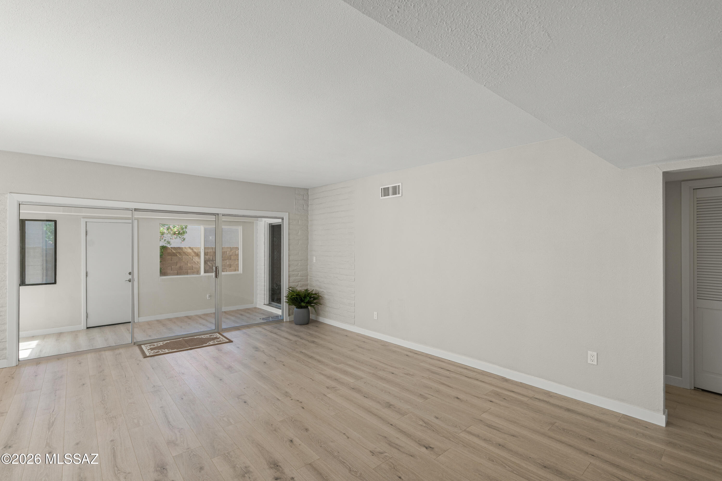 121 W Vista Grande Drive