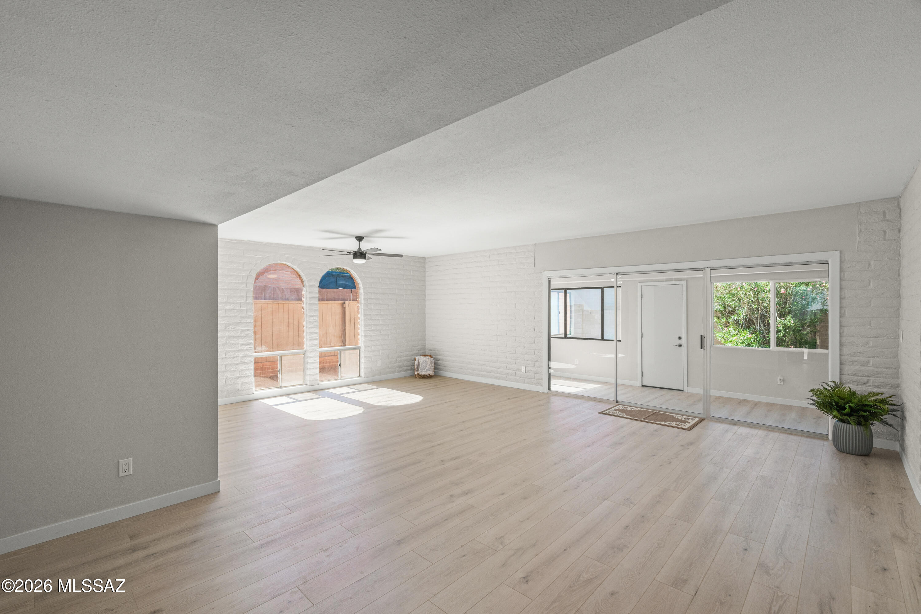 121 W Vista Grande Drive