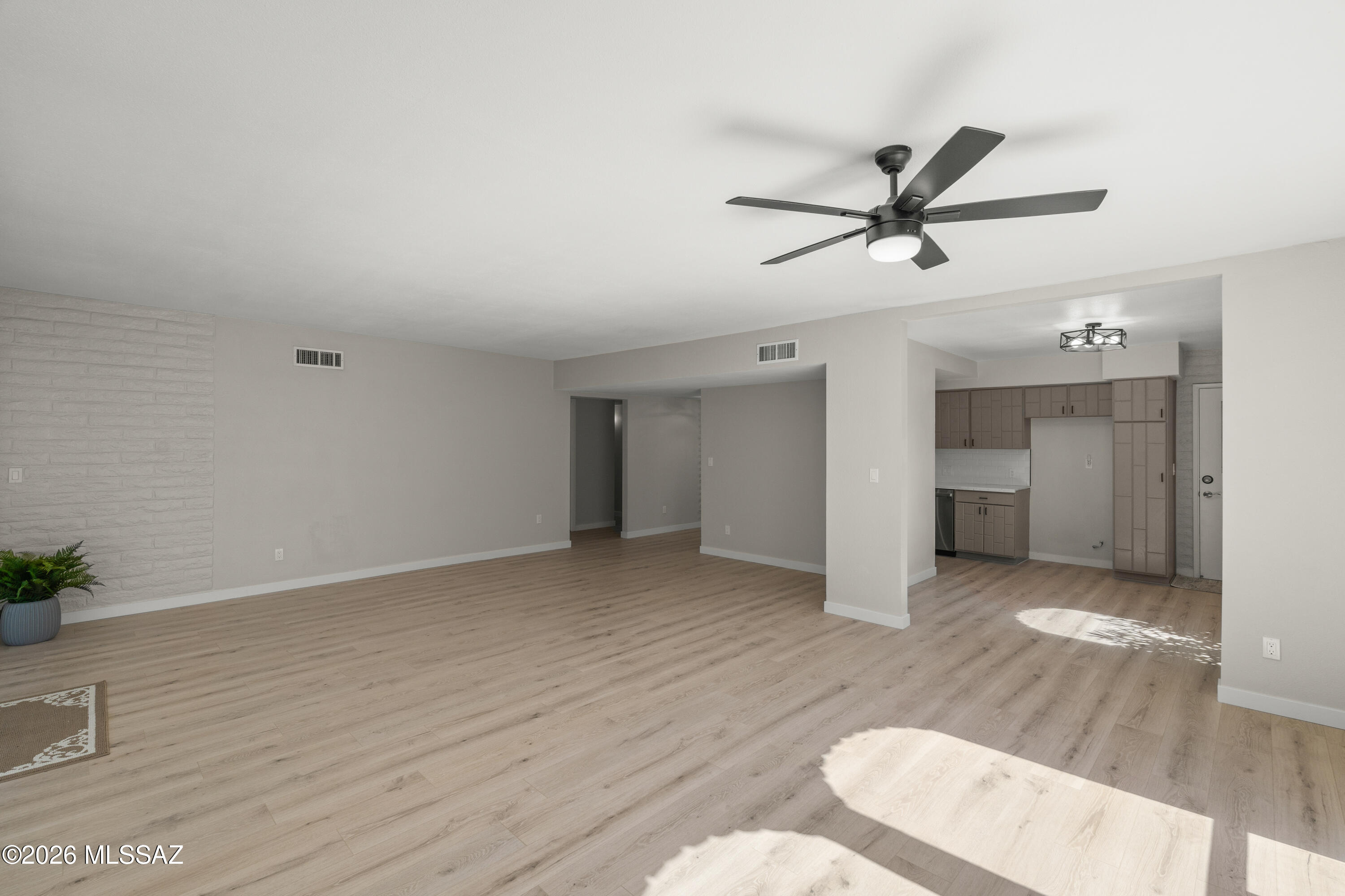121 W Vista Grande Drive