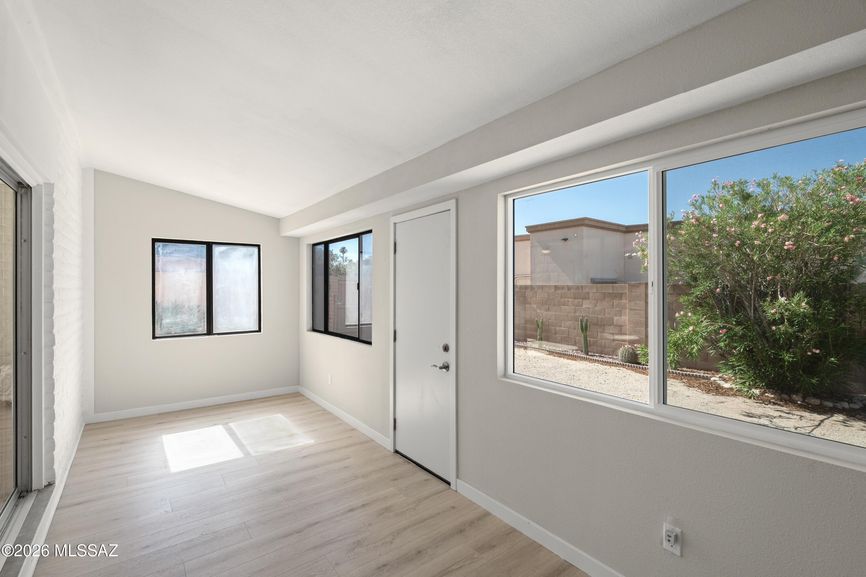 121 W Vista Grande Drive