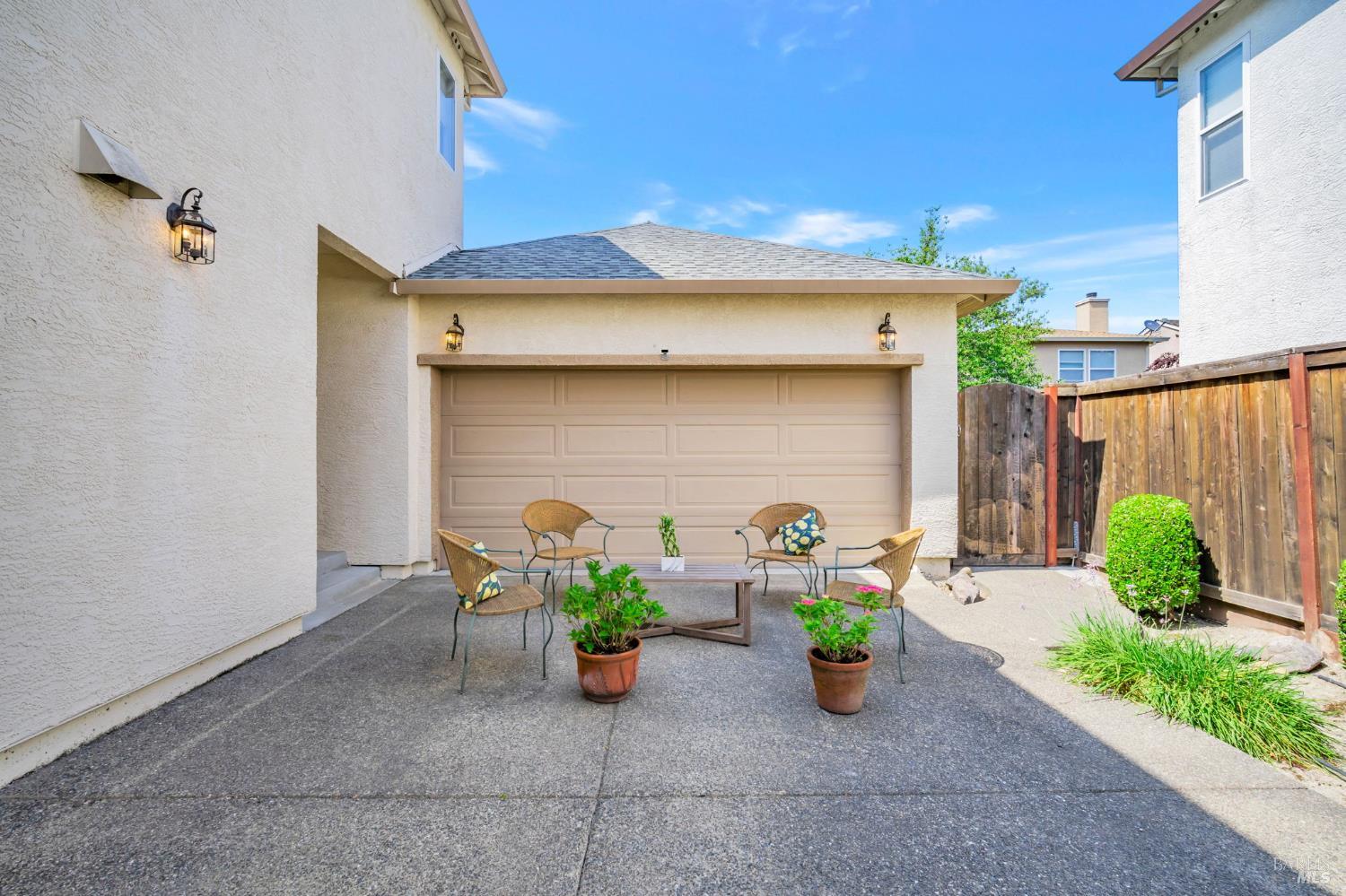 651 Decanter Cir