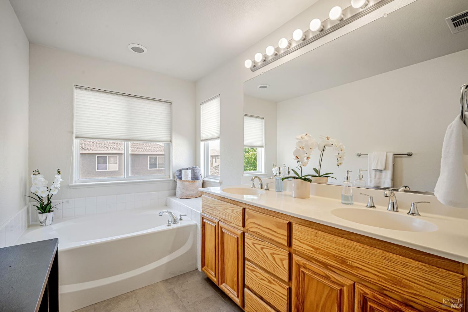 651 Decanter Cir