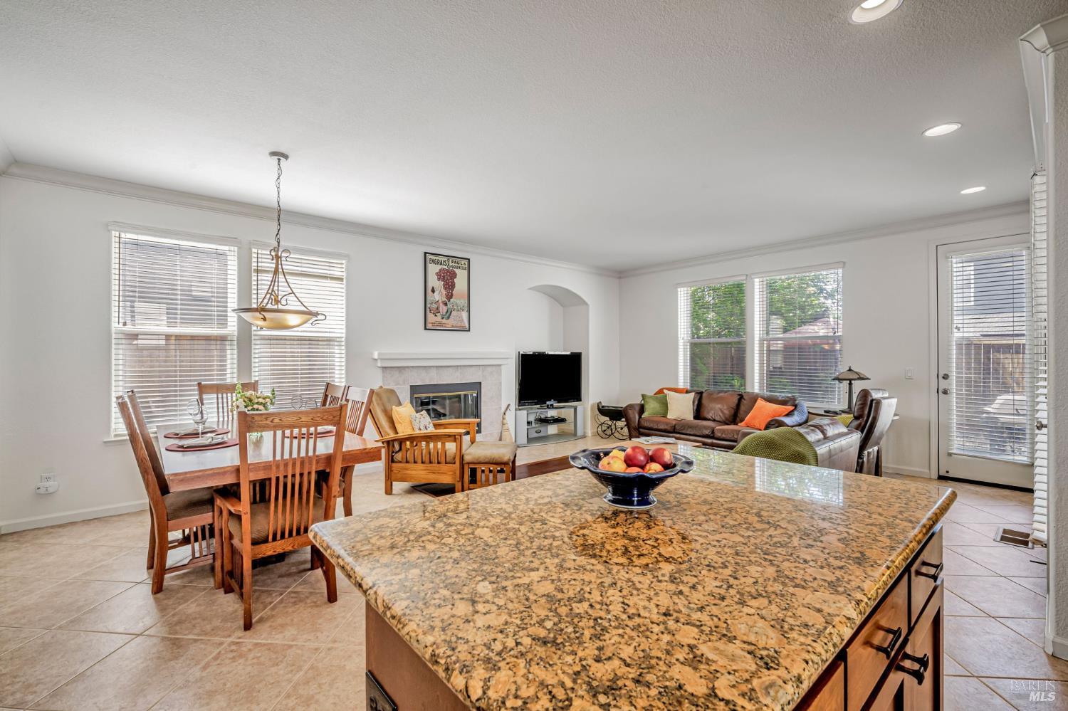 651 Decanter Cir