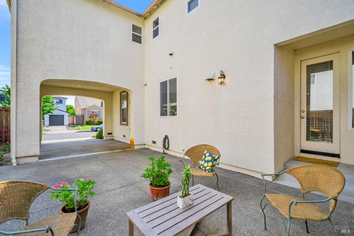 651 Decanter Cir
