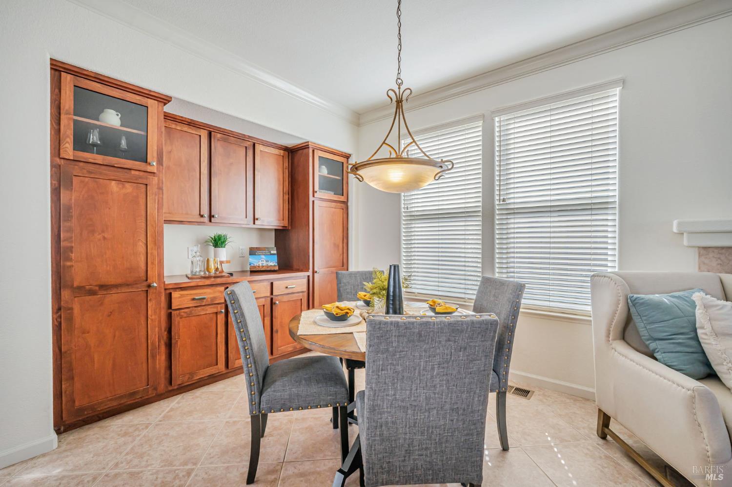 651 Decanter Cir